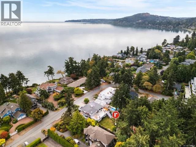5248 PARKER AVENUE, Saanich 2