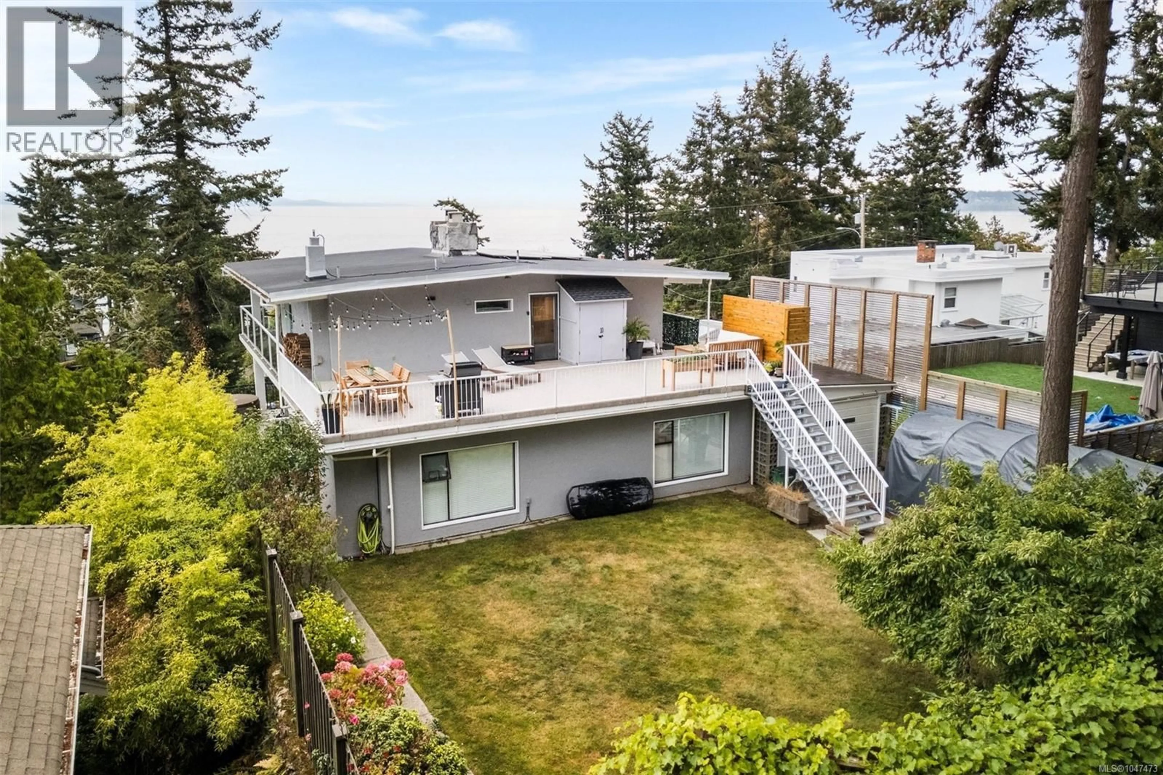 A pic from outside/outdoor area/front of a property/back of a property/a pic from drone, unknown for 5248 PARKER AVENUE, Saanich British Columbia V8Y2M9