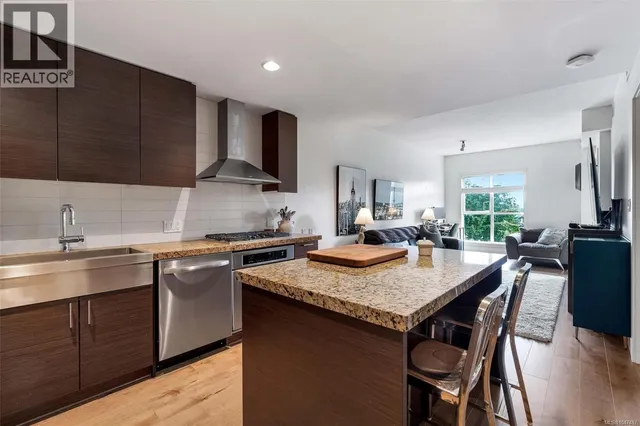 720 - 1400 LYNBURNE PLACE, Langford 2