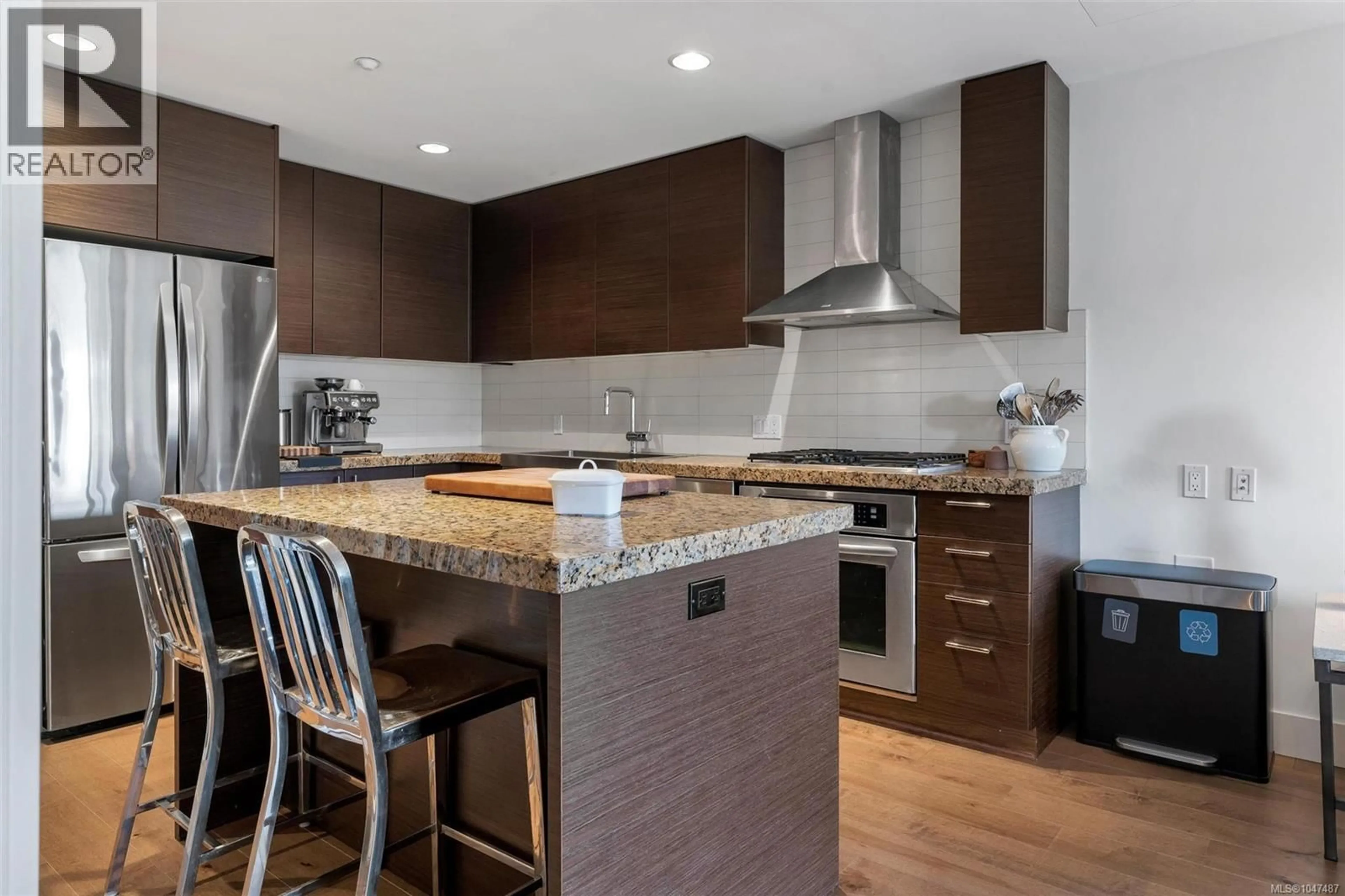 Contemporary kitchen, unknown for 720 - 1400 LYNBURNE PLACE, Langford British Columbia V9B0A4