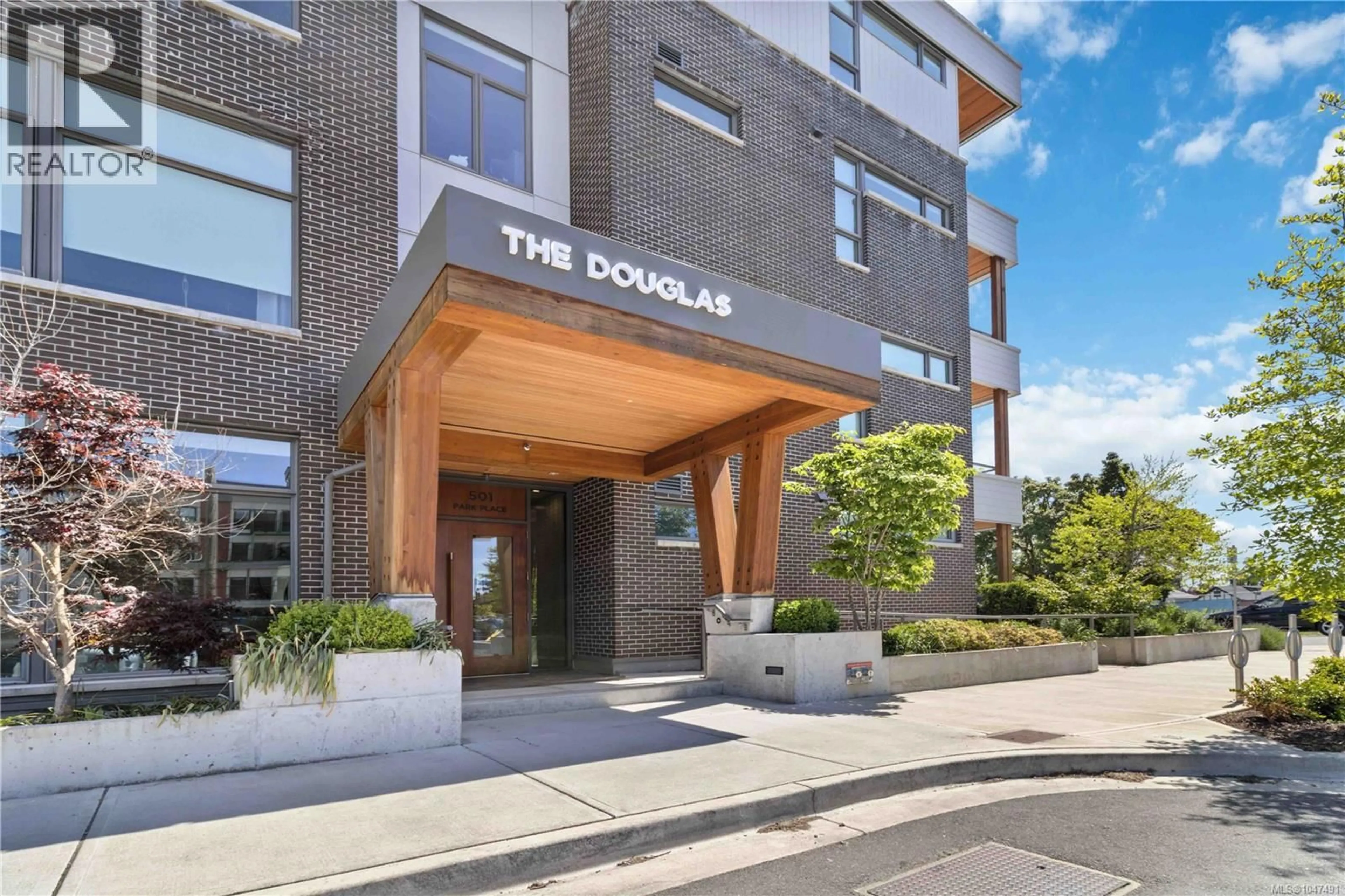 Indoor foyer for 601 - 501 PARK PLACE, Esquimalt British Columbia V9A0H3