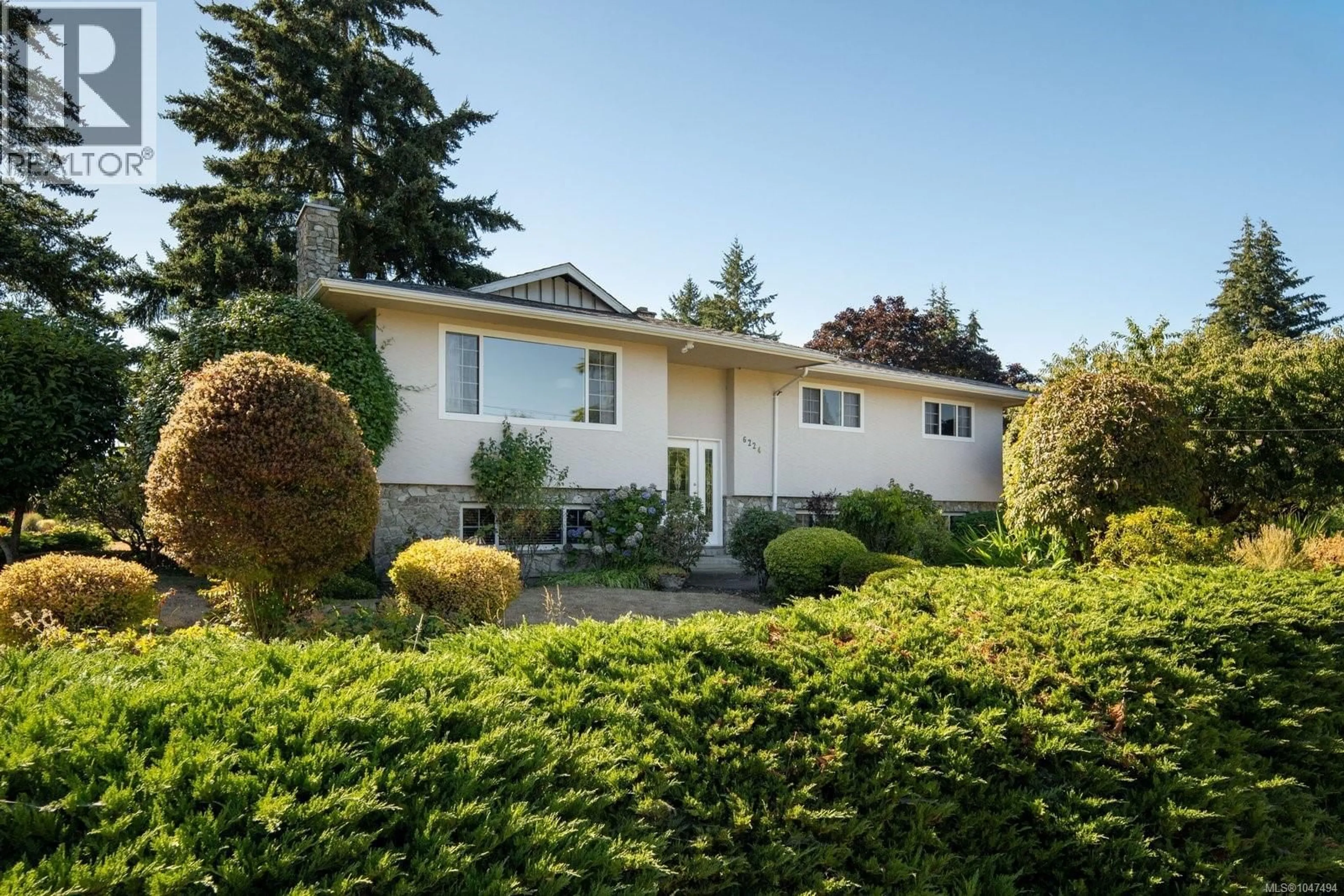 A pic from outside/outdoor area/front of a property/back of a property/a pic from drone, street for 6224 ROBIN WAY, Central Saanich British Columbia V8Z5X8