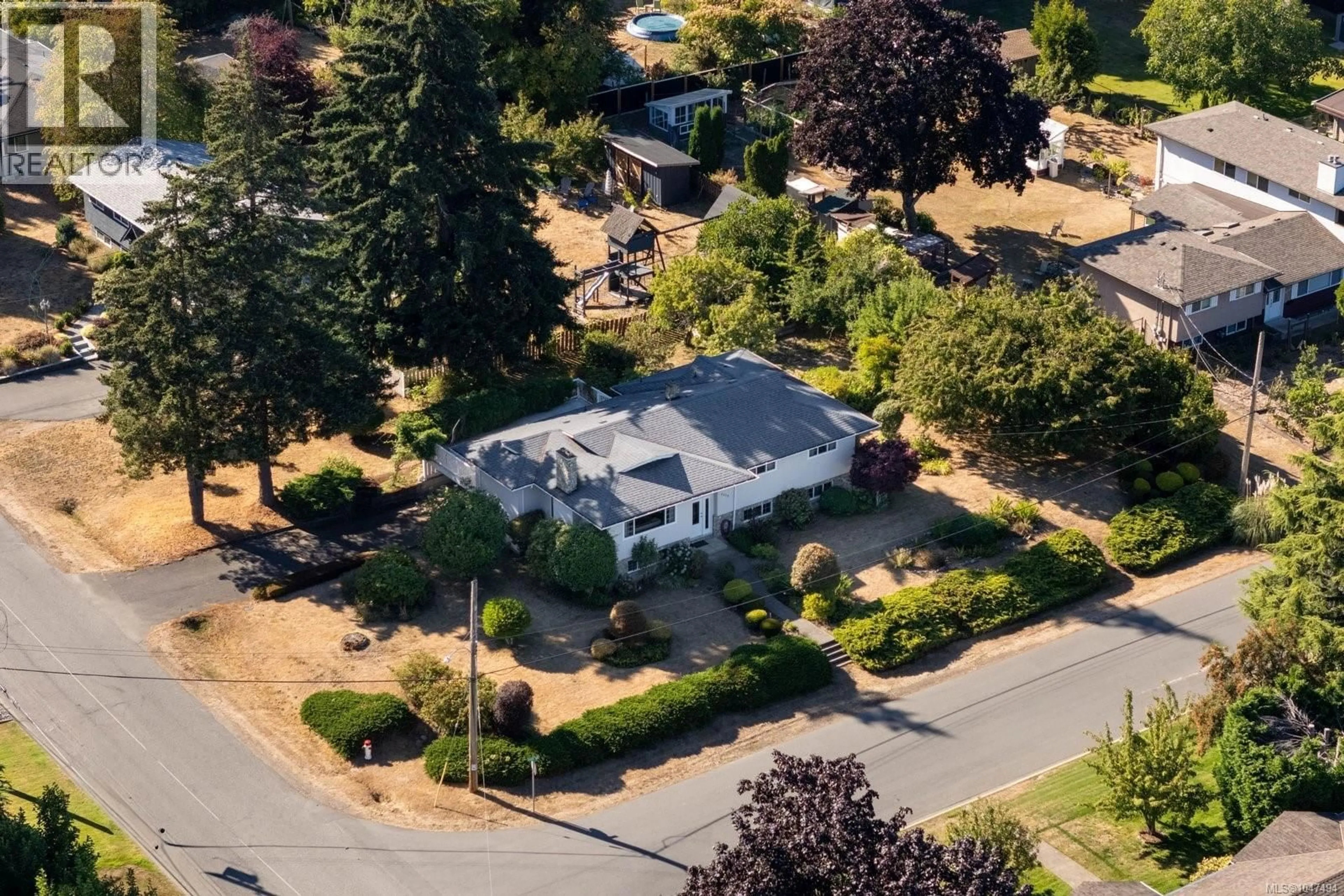 A pic from outside/outdoor area/front of a property/back of a property/a pic from drone, street for 6224 ROBIN WAY, Central Saanich British Columbia V8Z5X8