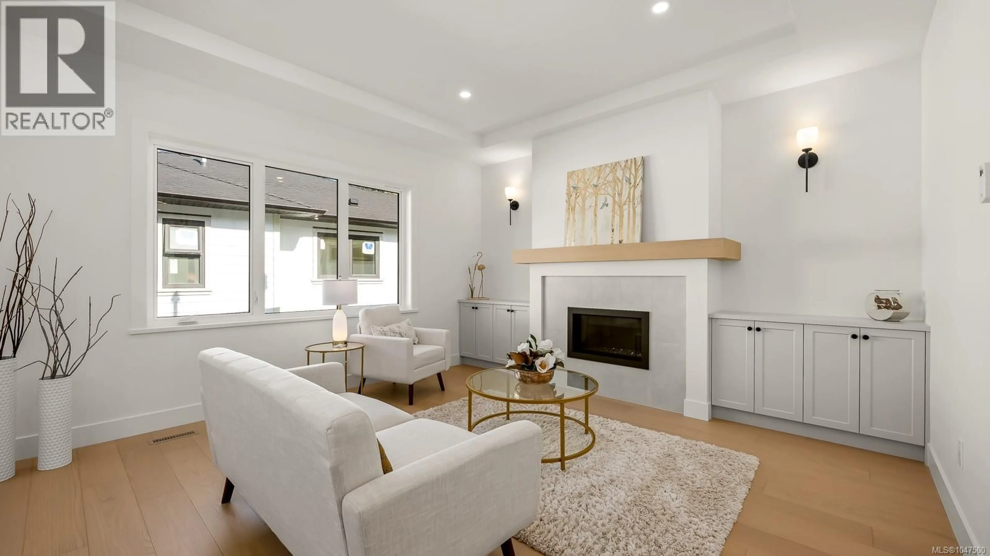 Living room with furniture, wood/laminate floor for 1 - 865 GRUMMAN PLACE, Comox British Columbia V9M4H9
