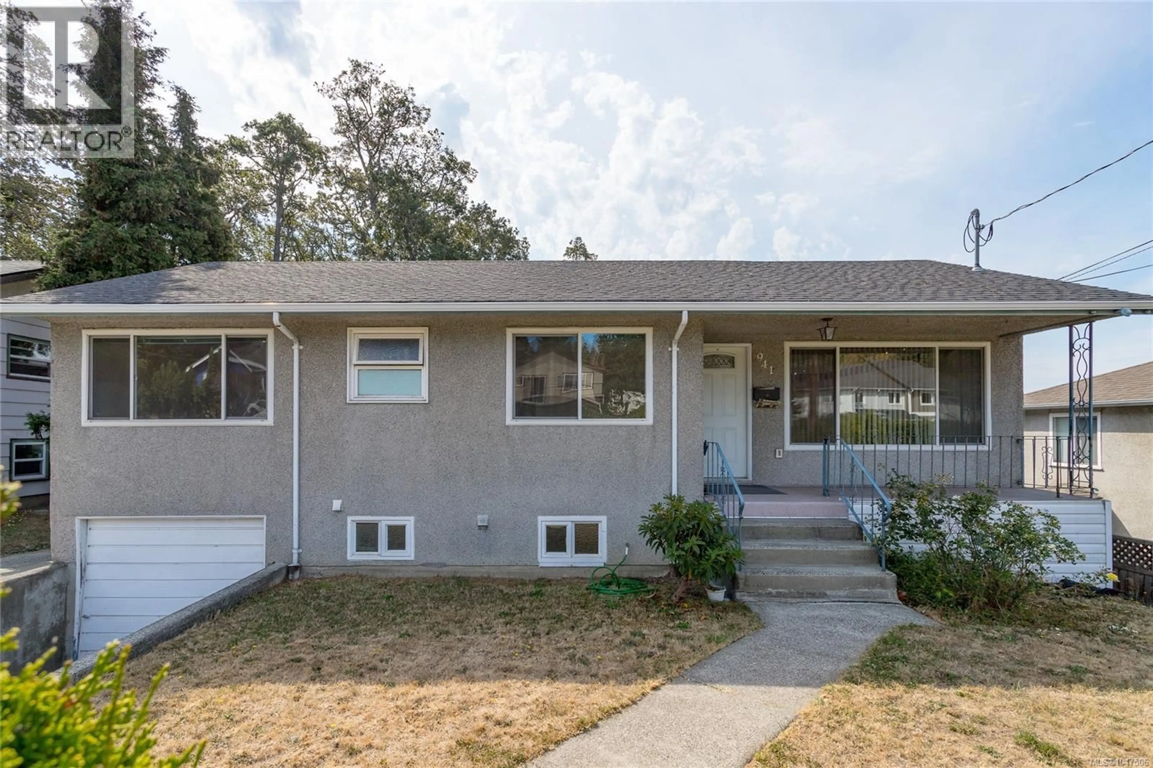 Home with vinyl exterior material, street for 941 MCKENZIE AVENUE, Saanich British Columbia V8X3G8