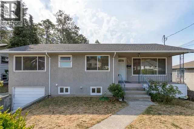 941 MCKENZIE AVENUE, Saanich 2