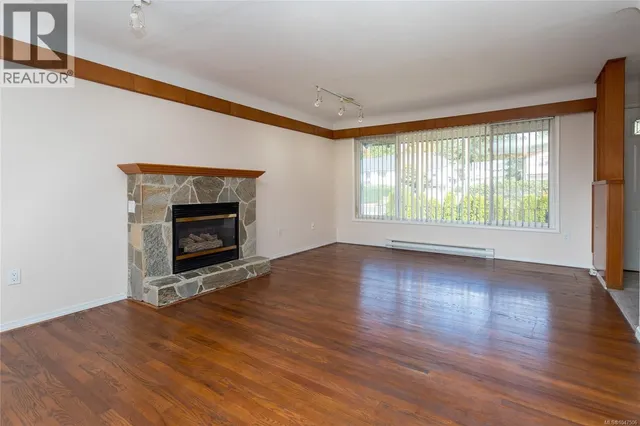 941 MCKENZIE AVENUE, Saanich 3