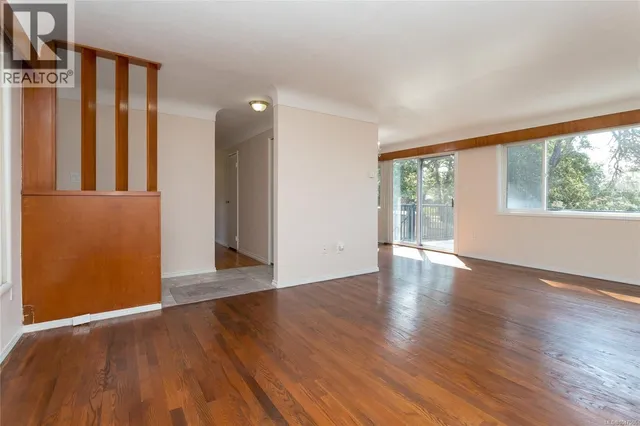 941 MCKENZIE AVENUE, Saanich 5