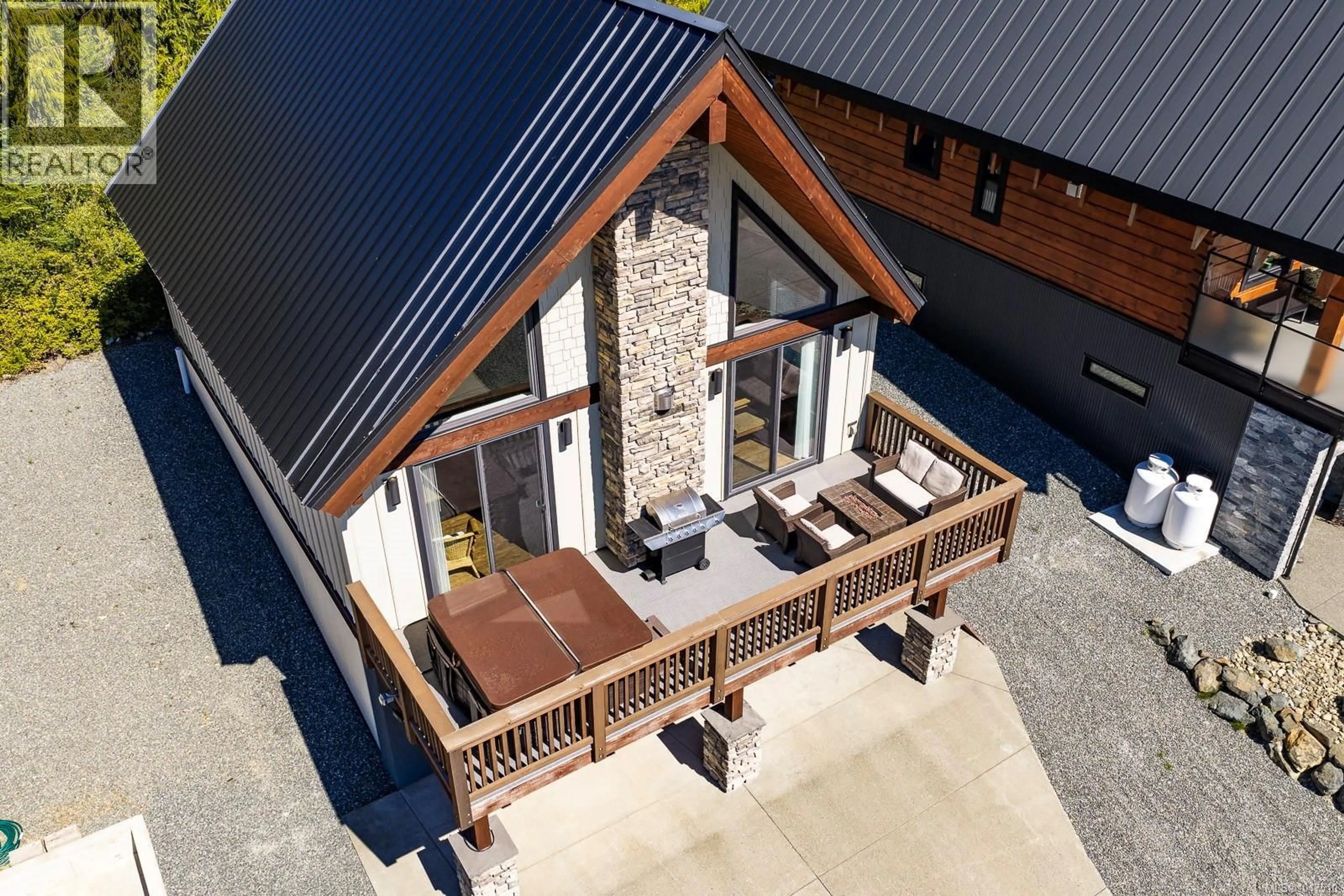 A pic from outside/outdoor area/front of a property/back of a property/a pic from drone, building for 880 CRUIKSHANK RIDGE, Courtenay British Columbia V9J1L0