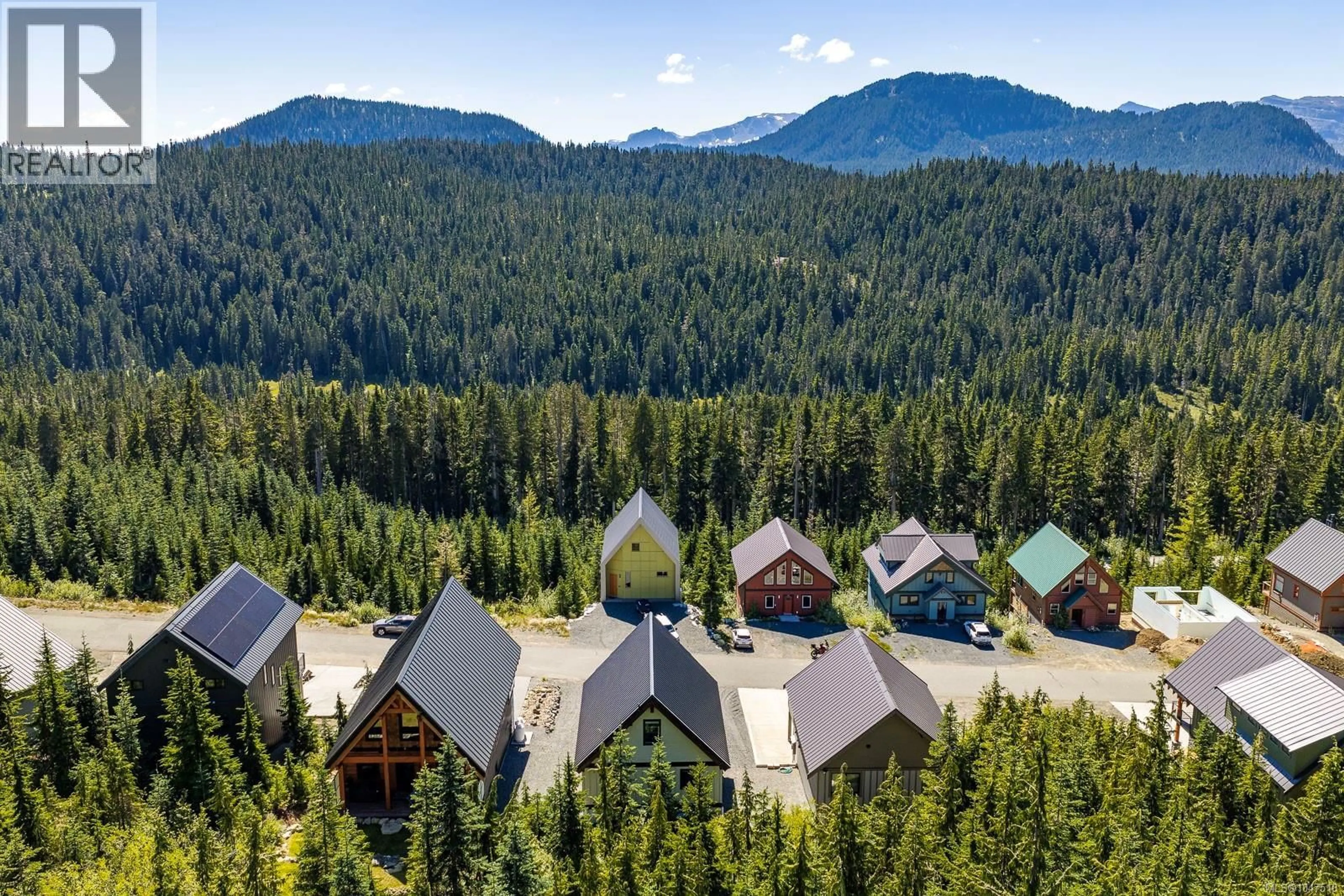 A pic from outside/outdoor area/front of a property/back of a property/a pic from drone, mountain view for 880 CRUIKSHANK RIDGE, Courtenay British Columbia V9J1L0