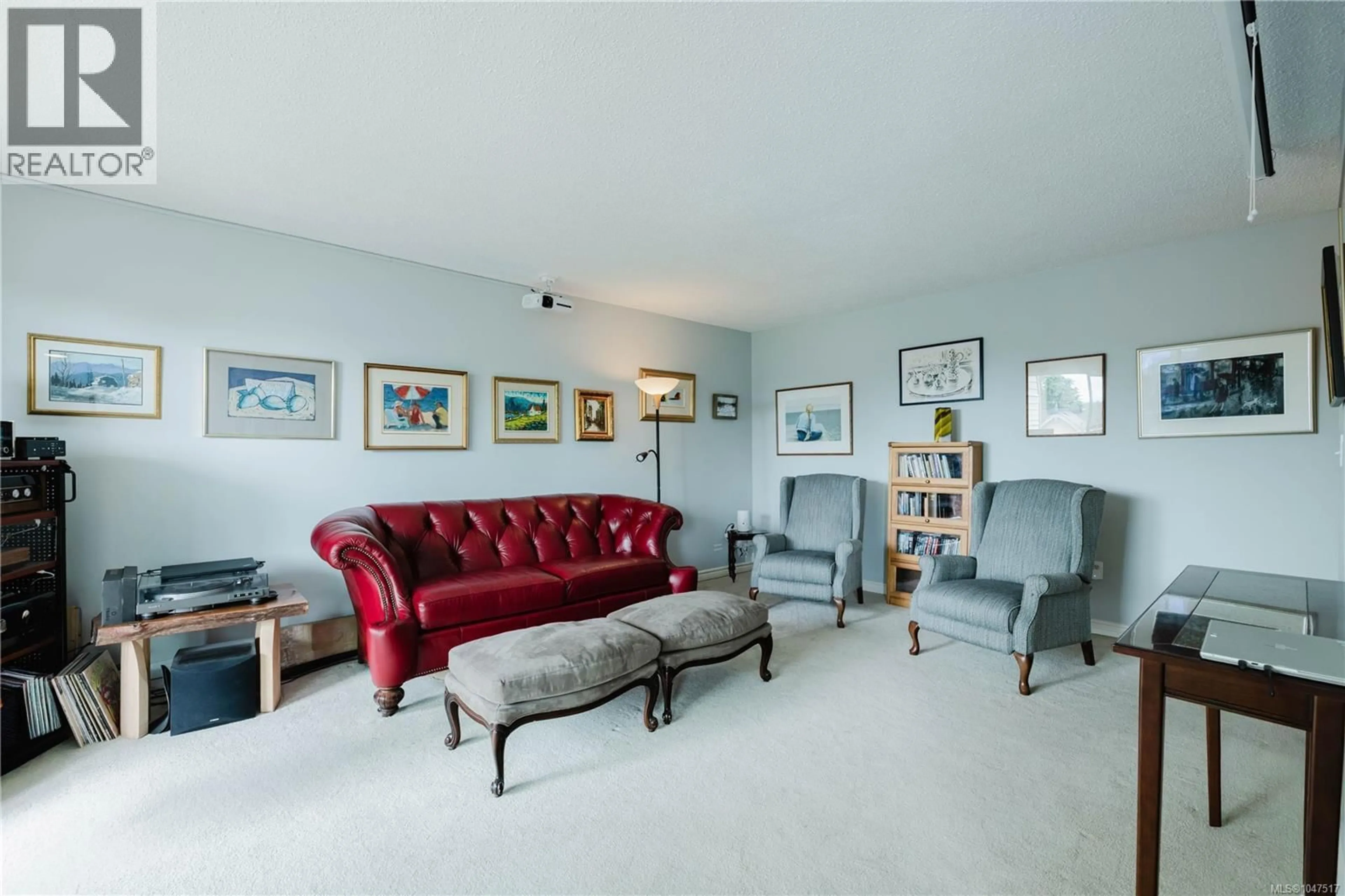 Living room with furniture, unknown for 404 - 1012 COLLINSON STREET, Victoria British Columbia V8V3C1