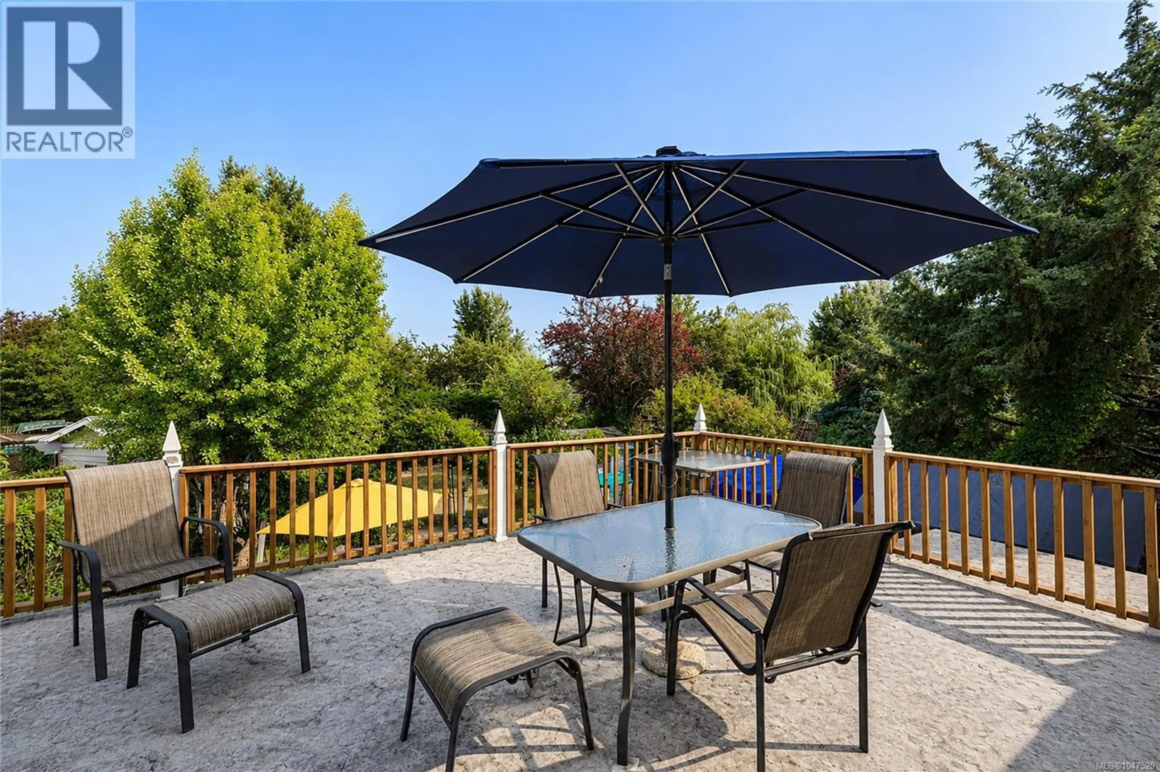 Patio, water/lake/river/ocean view for 2833 COLQUITZ AVENUE, Saanich British Columbia V9A2L9