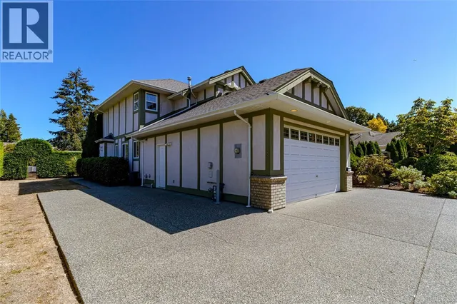 9243 MAINWARING ROAD, North Saanich 3