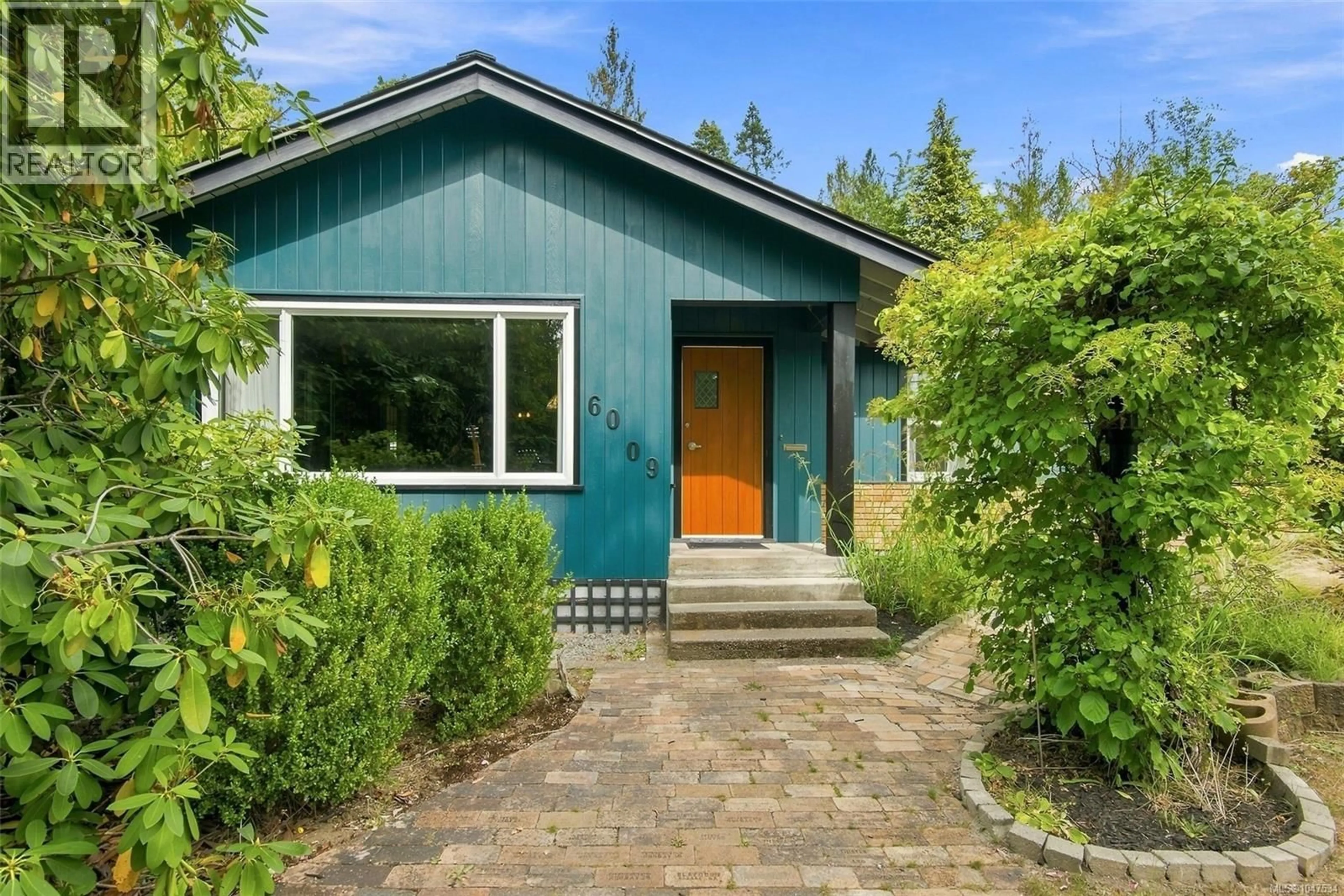 Home with vinyl exterior material, street for 6009 RIVER ROAD, Port Alberni British Columbia V9Y6Z8