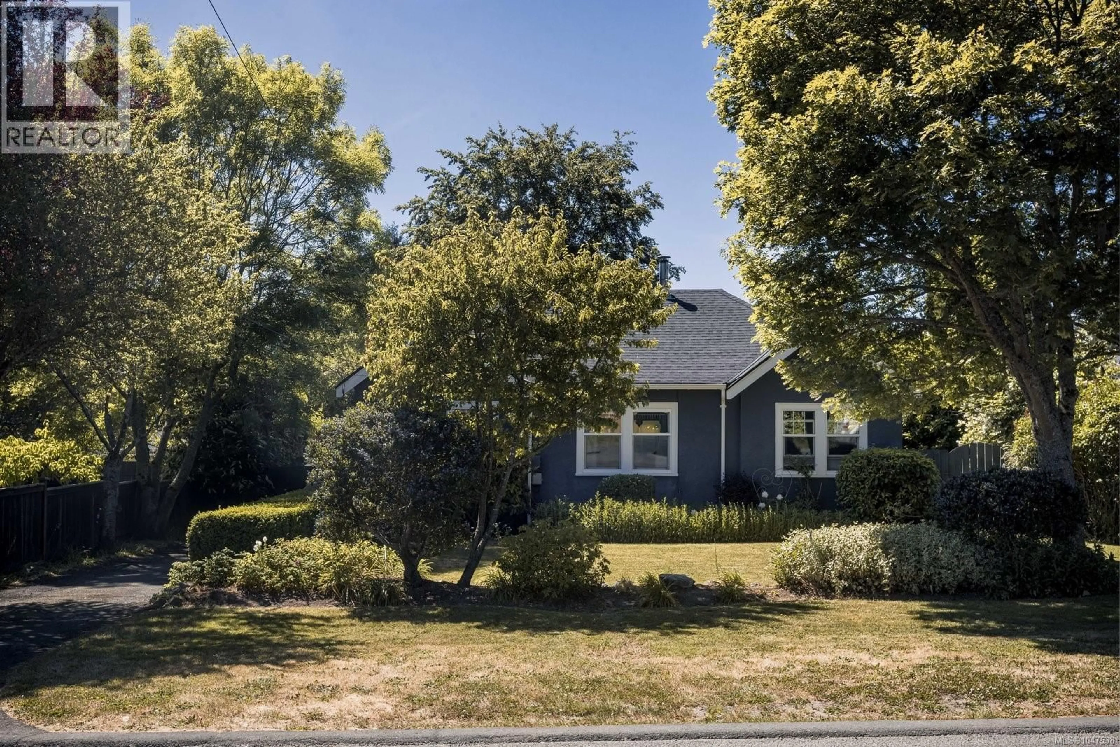 A pic from outside/outdoor area/front of a property/back of a property/a pic from drone, street for 3110 FRECHETTE STREET, Saanich British Columbia V8P4N5