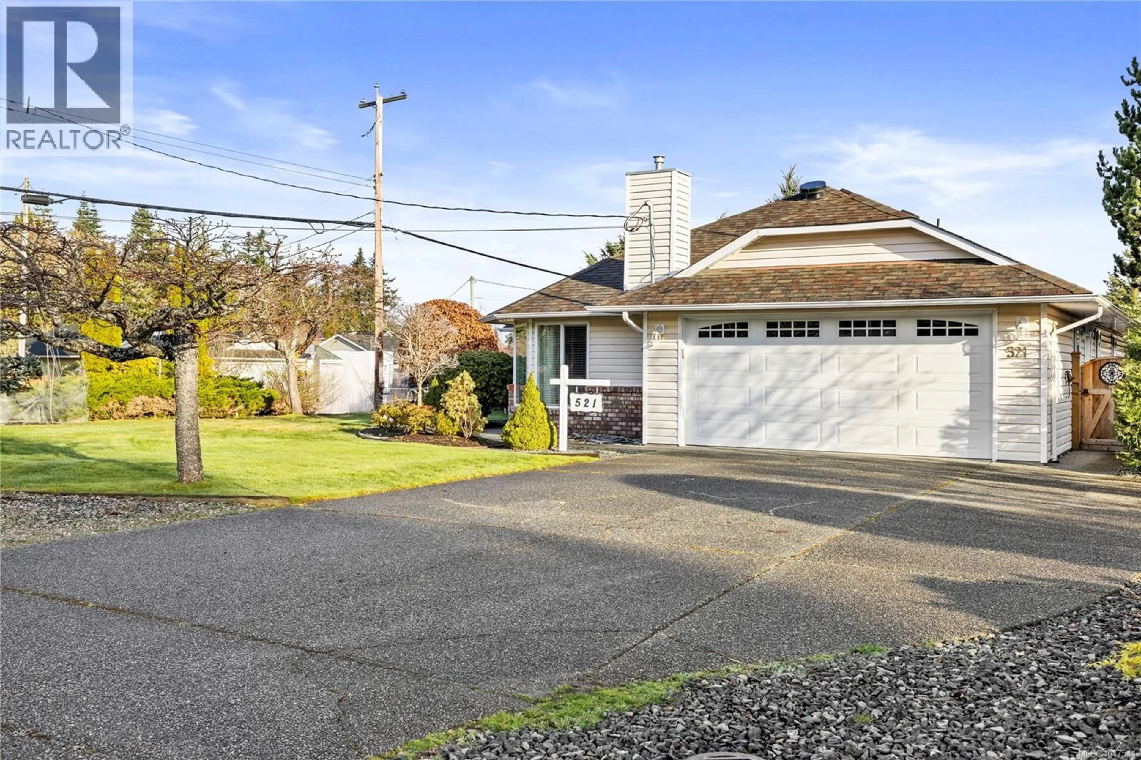 Home with vinyl exterior material, street for 521 BIRCH AVENUE, Qualicum Beach British Columbia V9K1K4