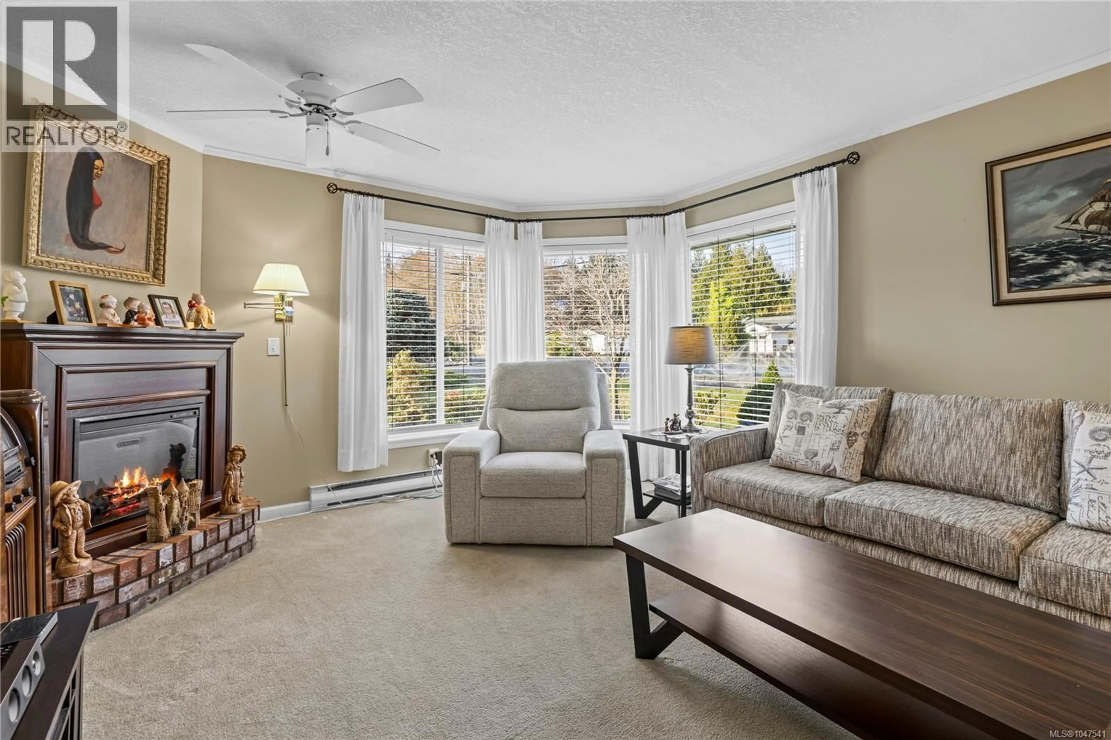 Living room with furniture, carpet floor for 521 BIRCH AVENUE, Qualicum Beach British Columbia V9K1K4