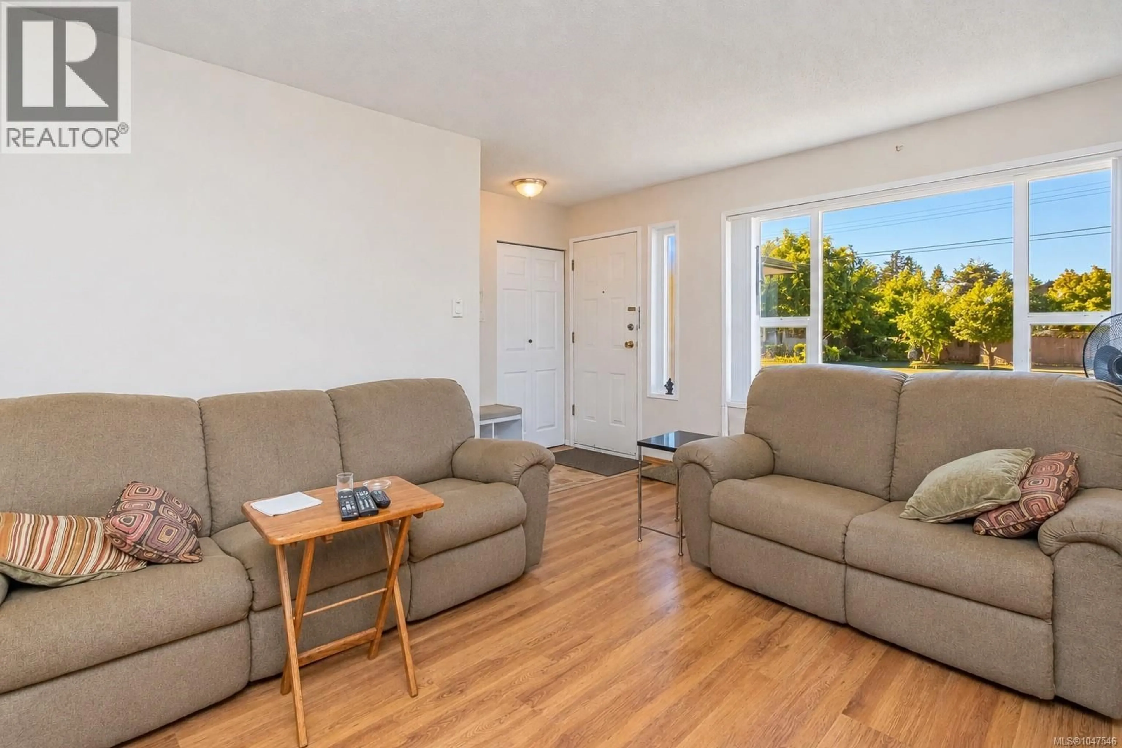 Living room with furniture, unknown for 2562 ROSSTOWN ROAD, Nanaimo British Columbia V9T3R8