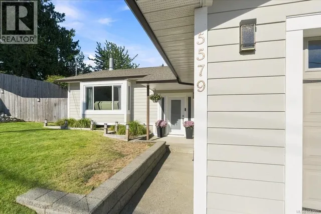 5579 CLIPPER DRIVE, Nanaimo 3