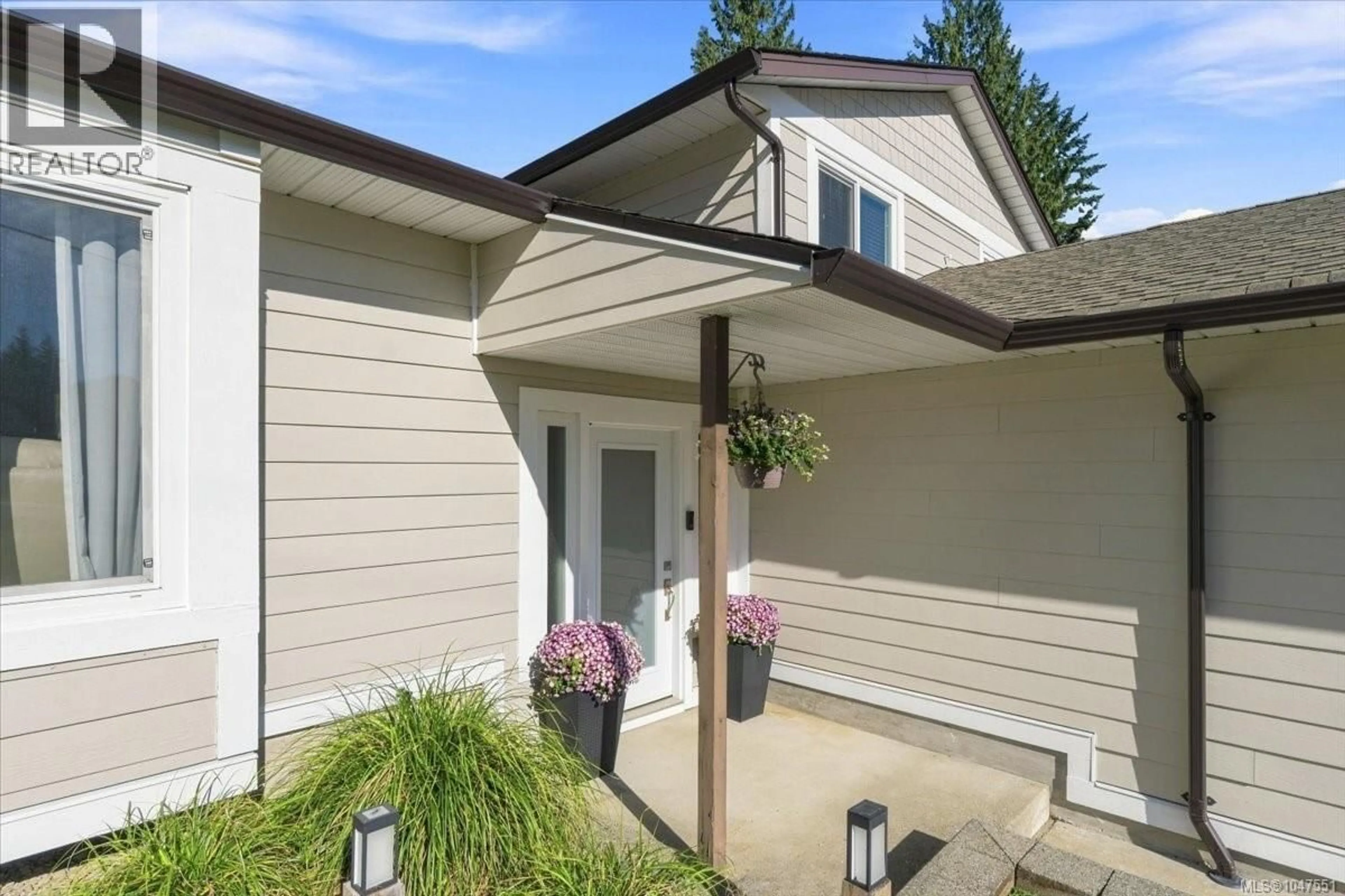 Home with vinyl exterior material, street for 5579 CLIPPER DRIVE, Nanaimo British Columbia V9T5M7