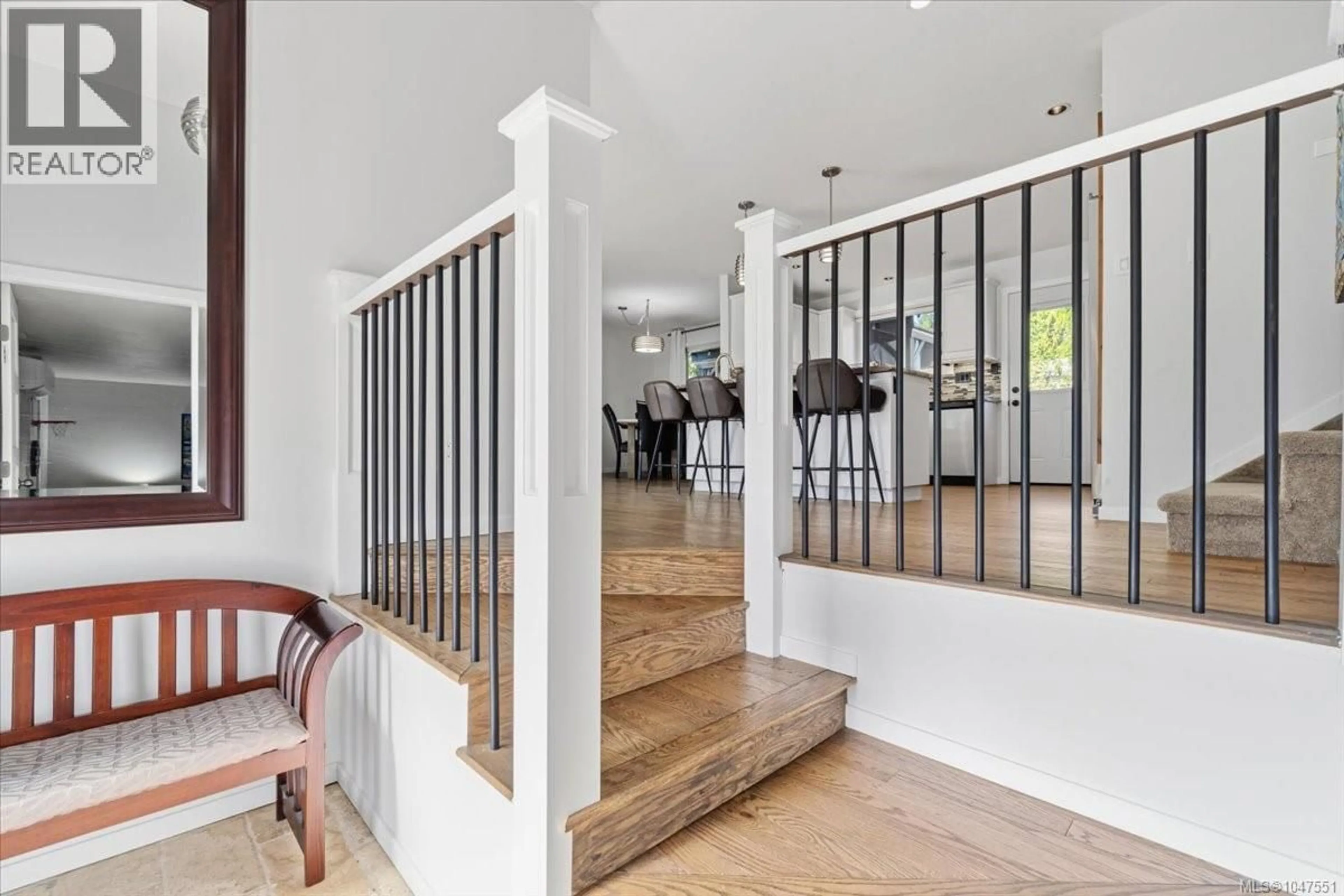 Indoor entryway for 5579 CLIPPER DRIVE, Nanaimo British Columbia V9T5M7