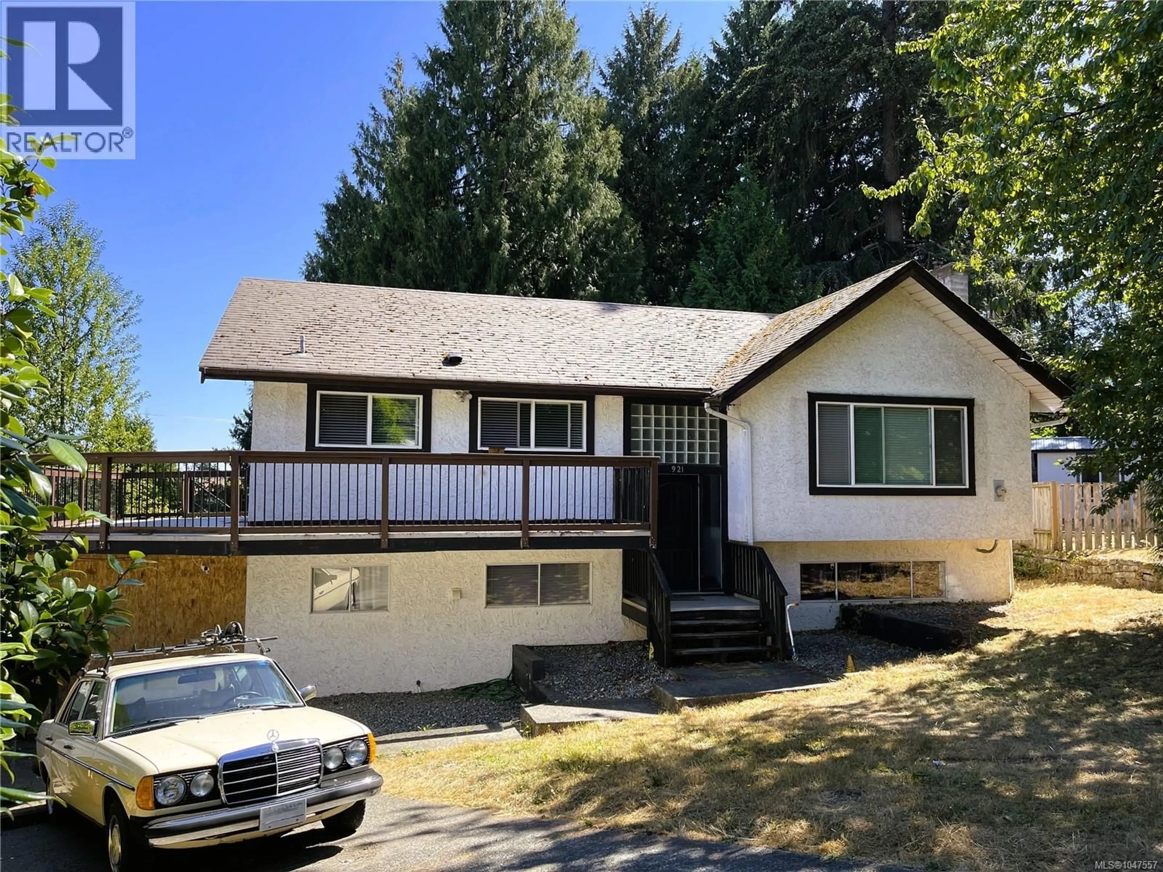 Home with vinyl exterior material, street for 921 COBURN PLACE, Ladysmith British Columbia V9G1N8