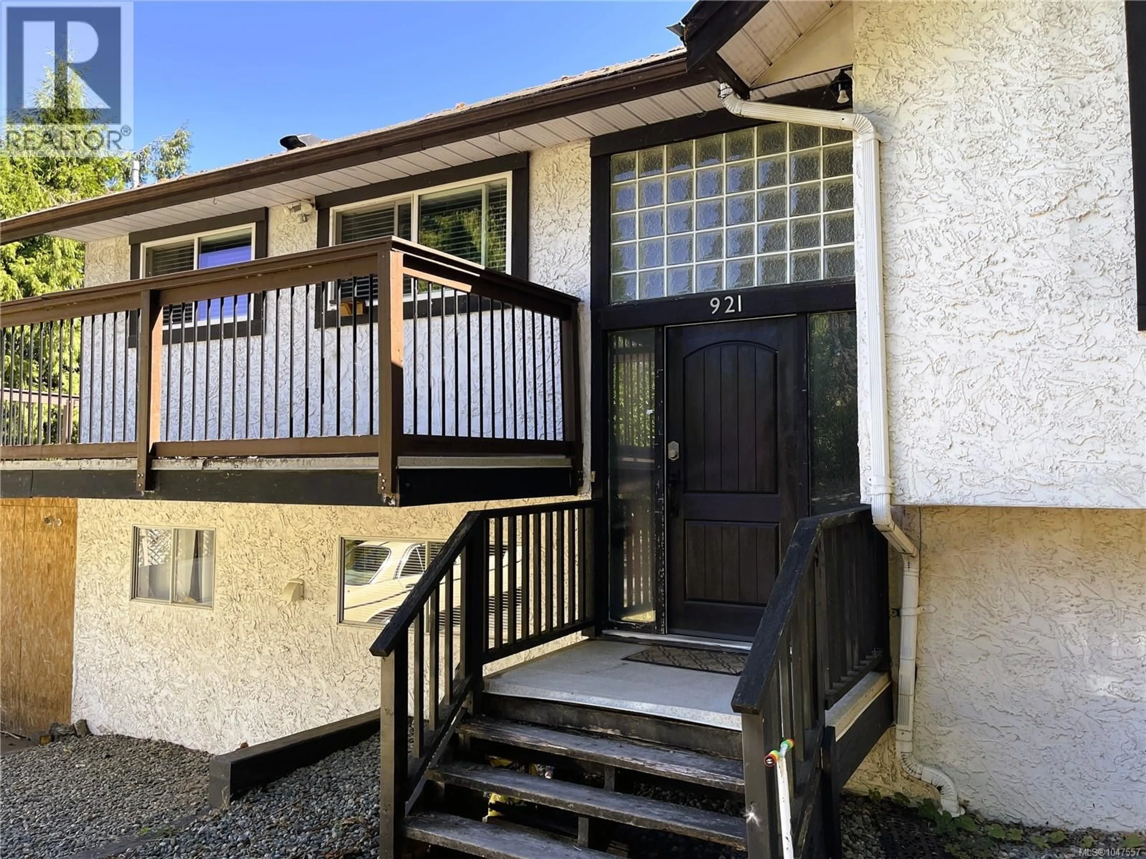 Home with vinyl exterior material, street for 921 COBURN PLACE, Ladysmith British Columbia V9G1N8