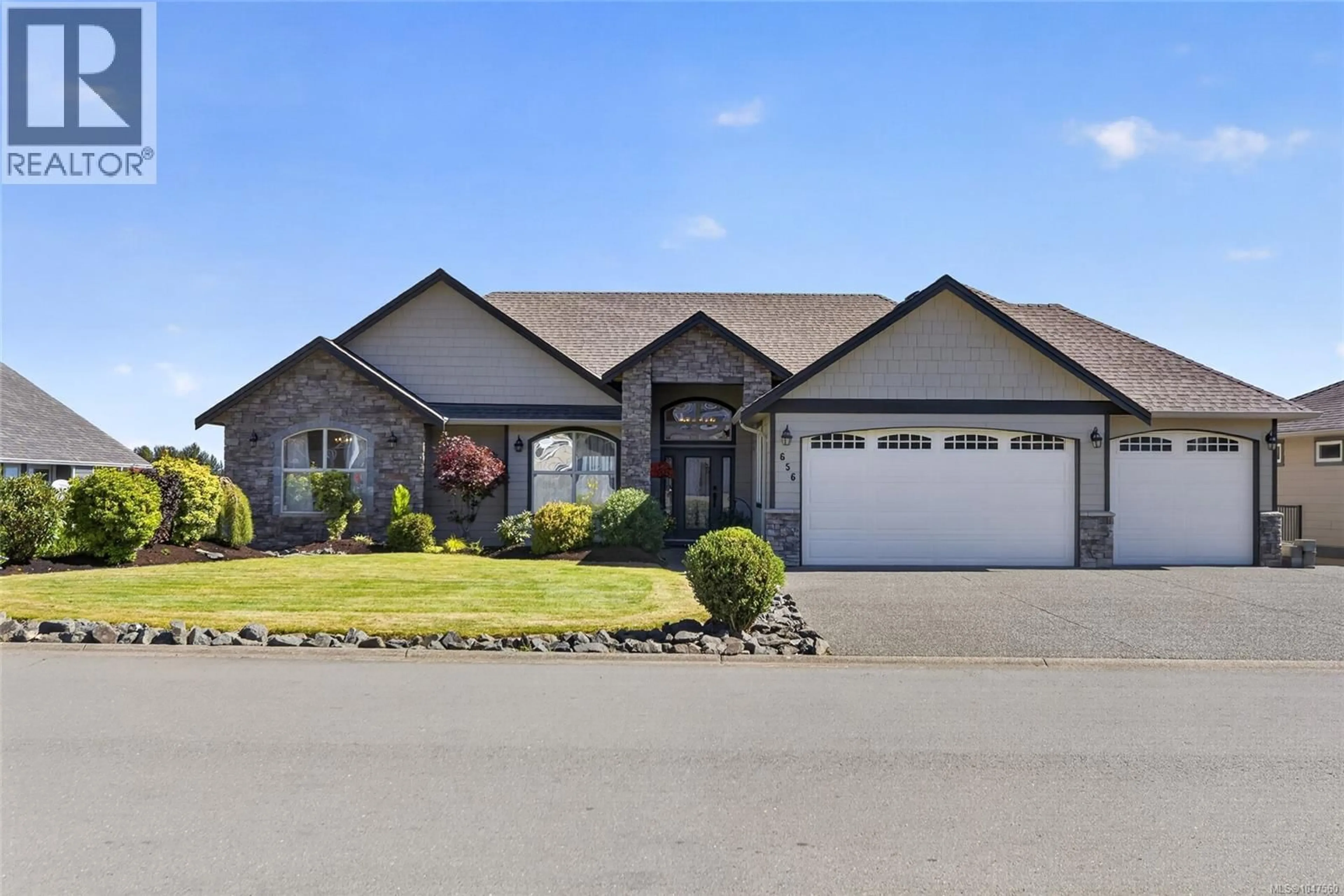 Home with vinyl exterior material, street for 656 MARINER DRIVE, Campbell River British Columbia V9H1V9