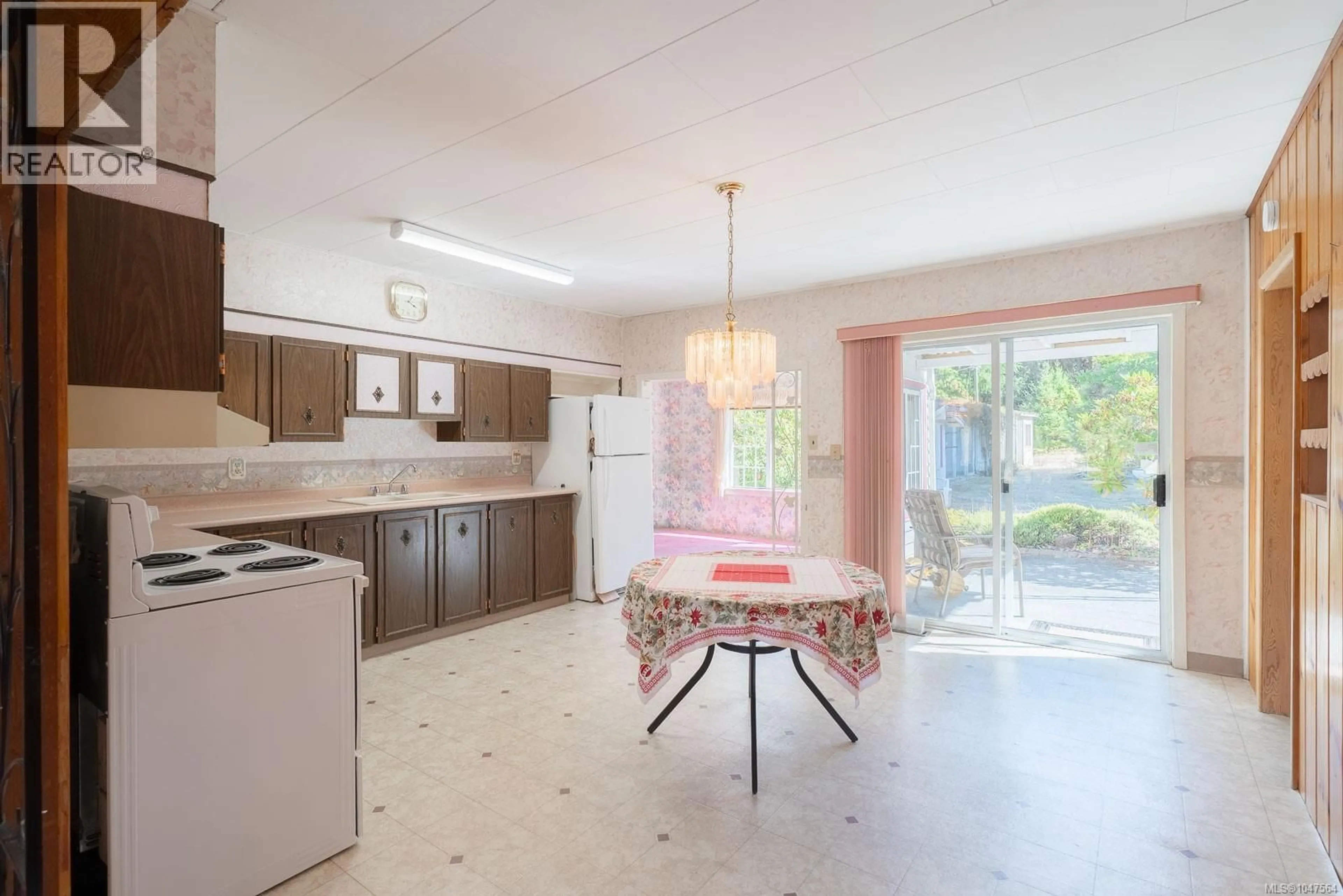 Open concept kitchen, ceramic/tile floor for 3910 SALTAIR ROAD, Ladysmith British Columbia V9G2A7