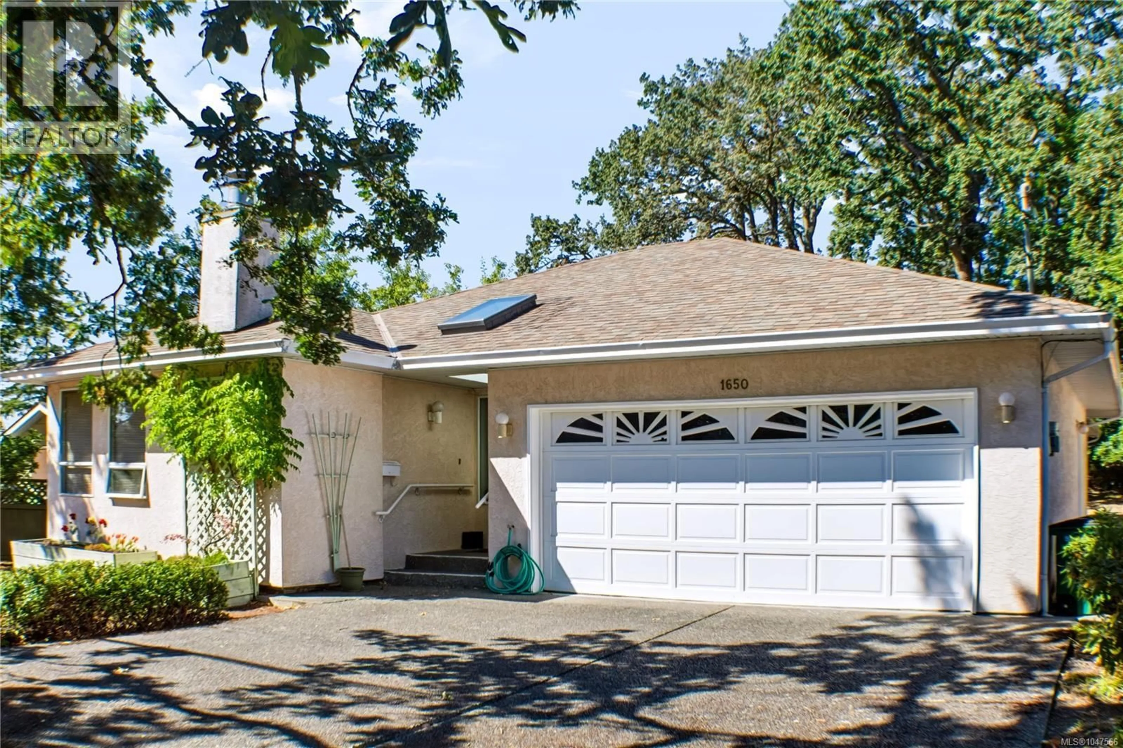 Home with vinyl exterior material, street for 1650 MIDGARD AVENUE, Saanich British Columbia V8P2Y3