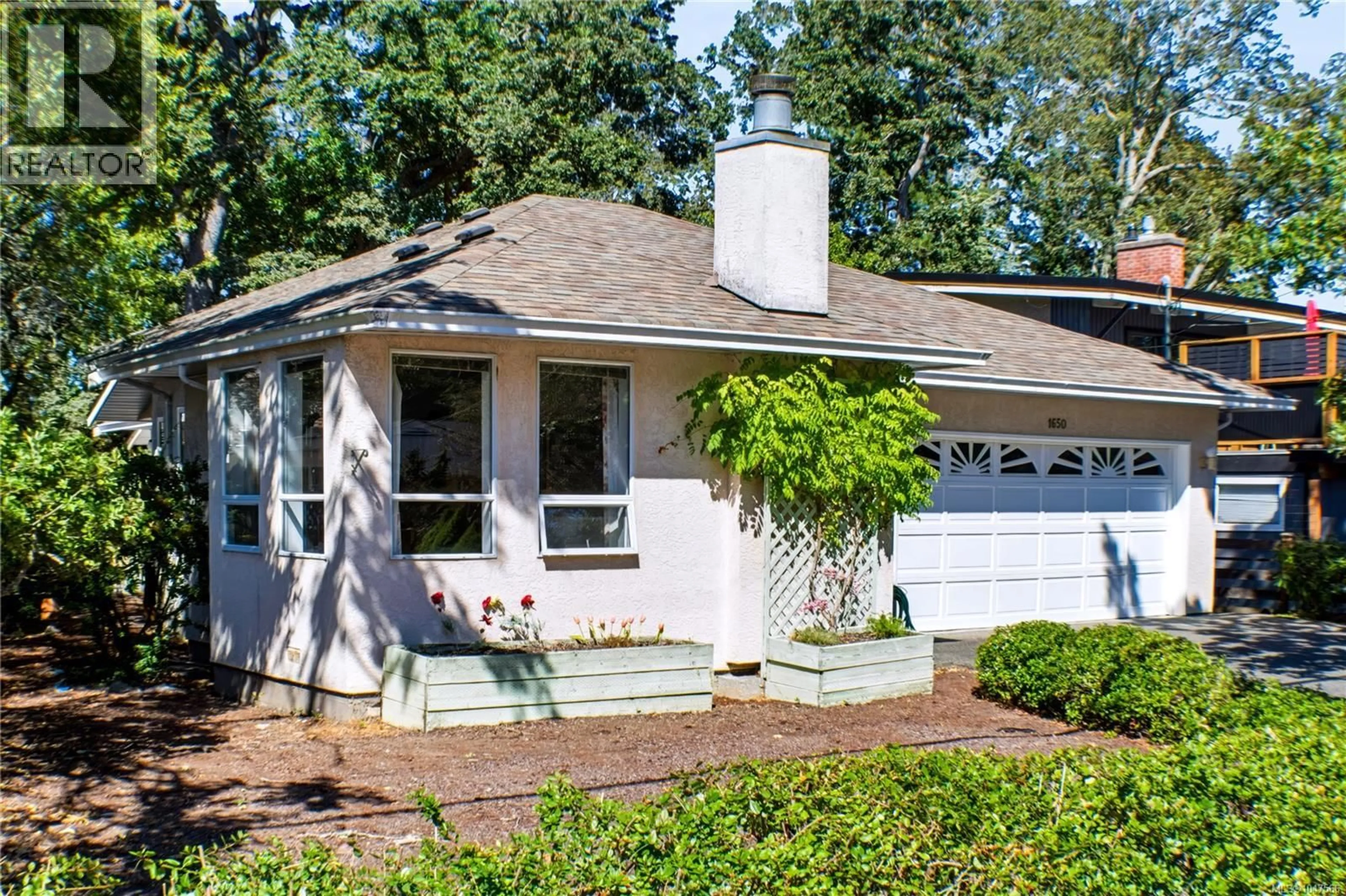 Home with vinyl exterior material, street for 1650 MIDGARD AVENUE, Saanich British Columbia V8P2Y3
