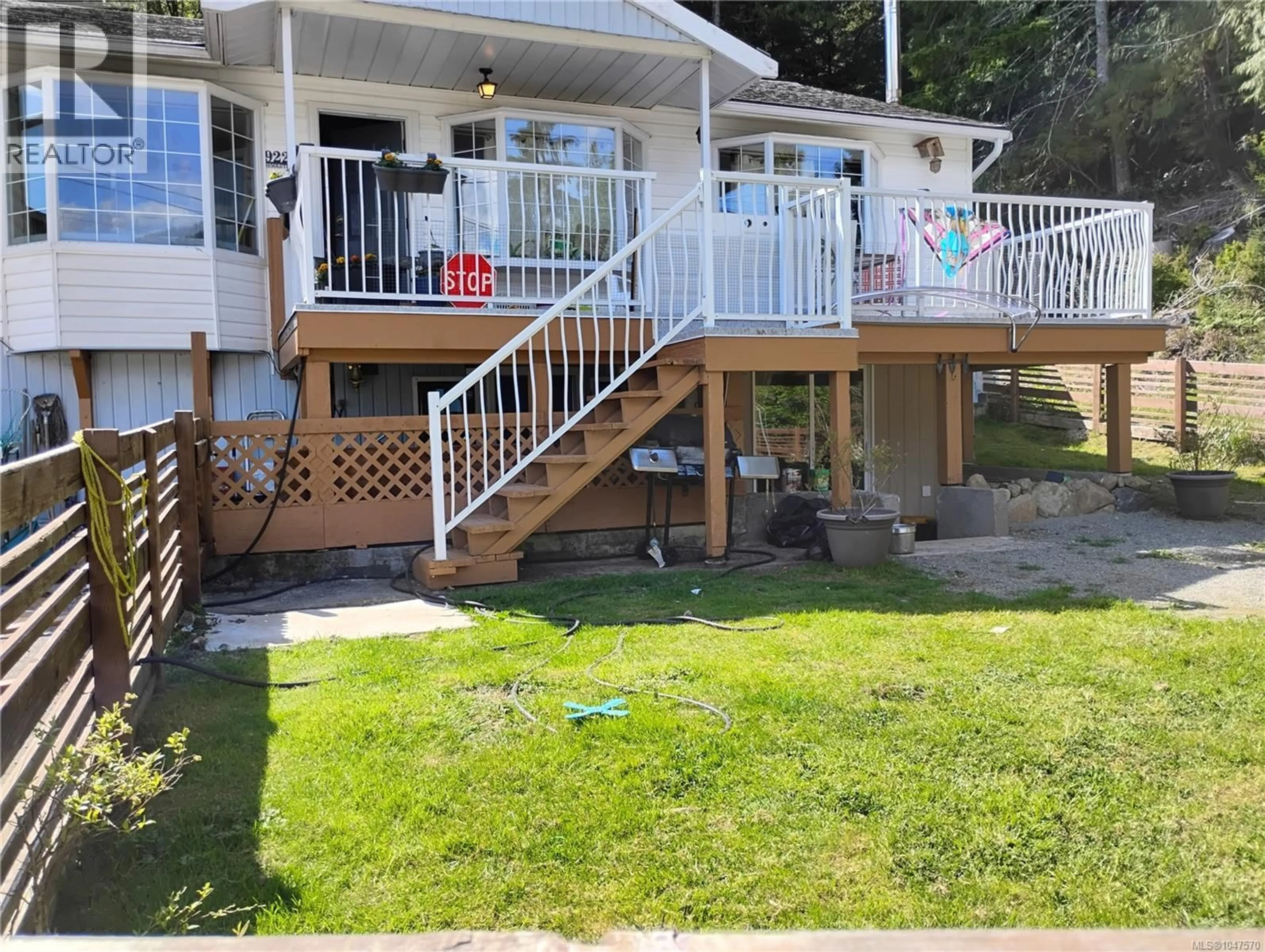 A pic from outside/outdoor area/front of a property/back of a property/a pic from drone, water/lake/river/ocean view for 922 RESOLUTION ROAD, Tahsis British Columbia V0P1X0