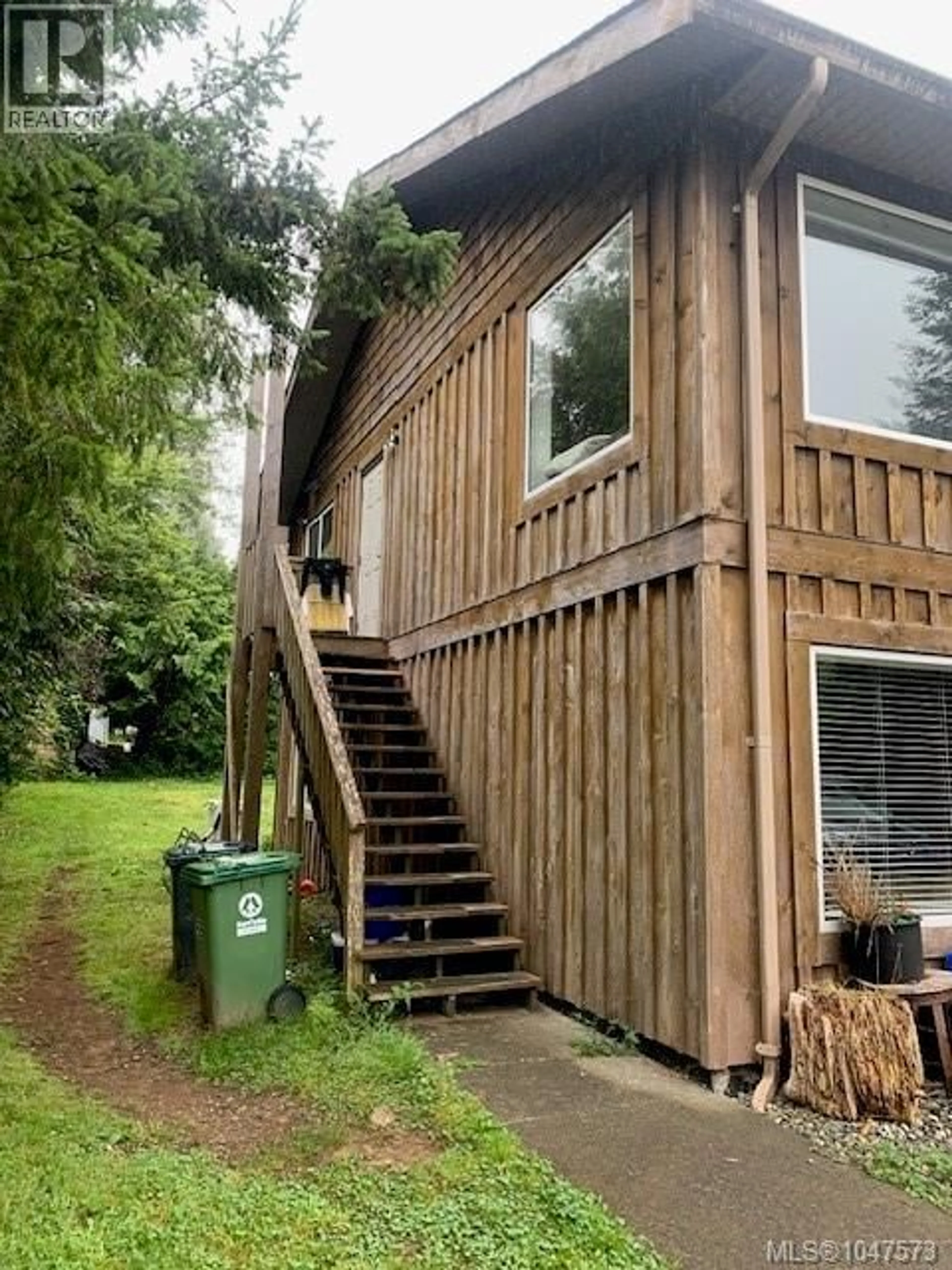 A pic from outside/outdoor area/front of a property/back of a property/a pic from drone, building for 451 NEILL STREET, Tofino British Columbia V0R2Z0