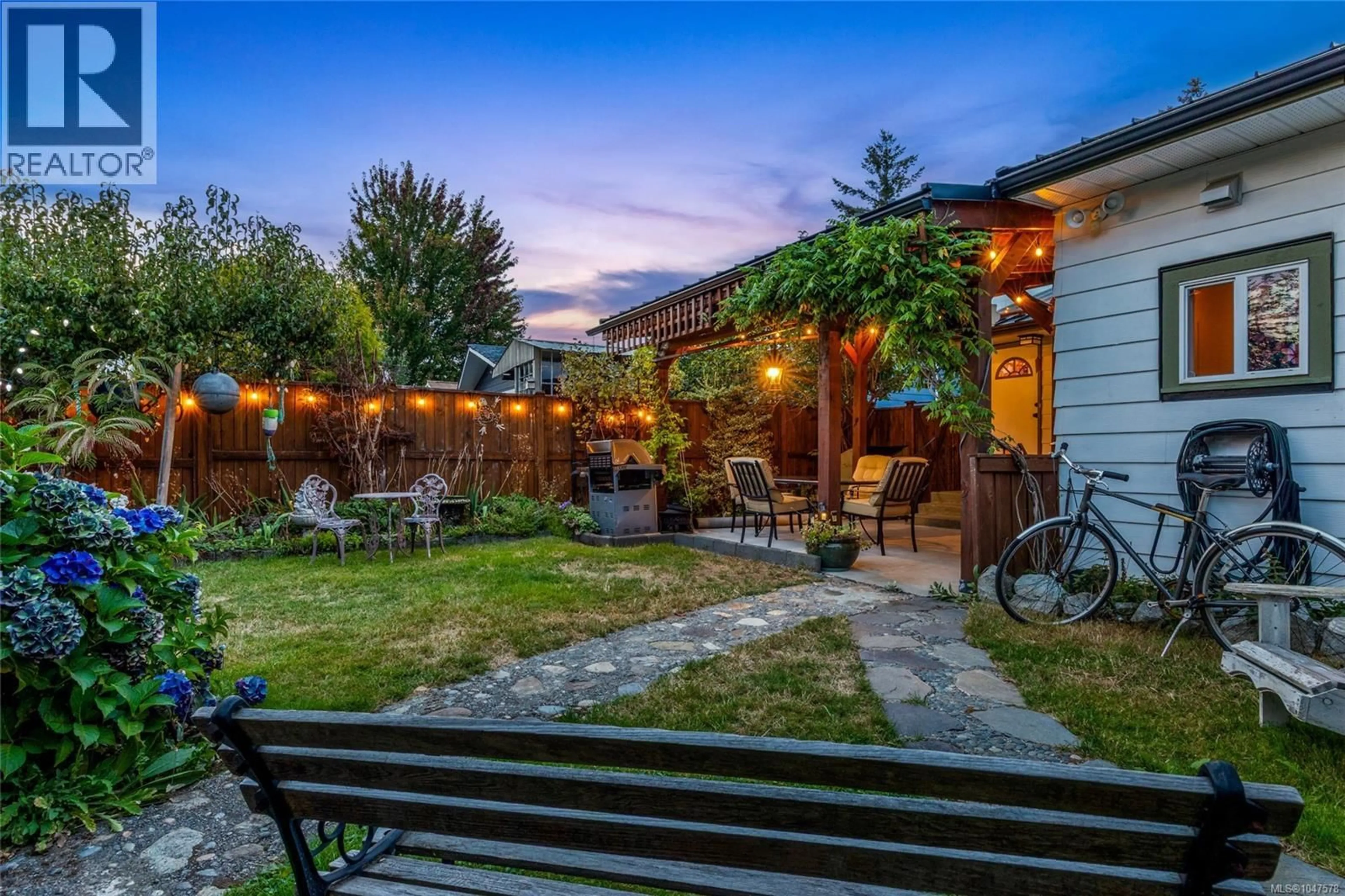 Patio, street for 1755 LEWIS AVENUE, Courtenay British Columbia V9N2Z1