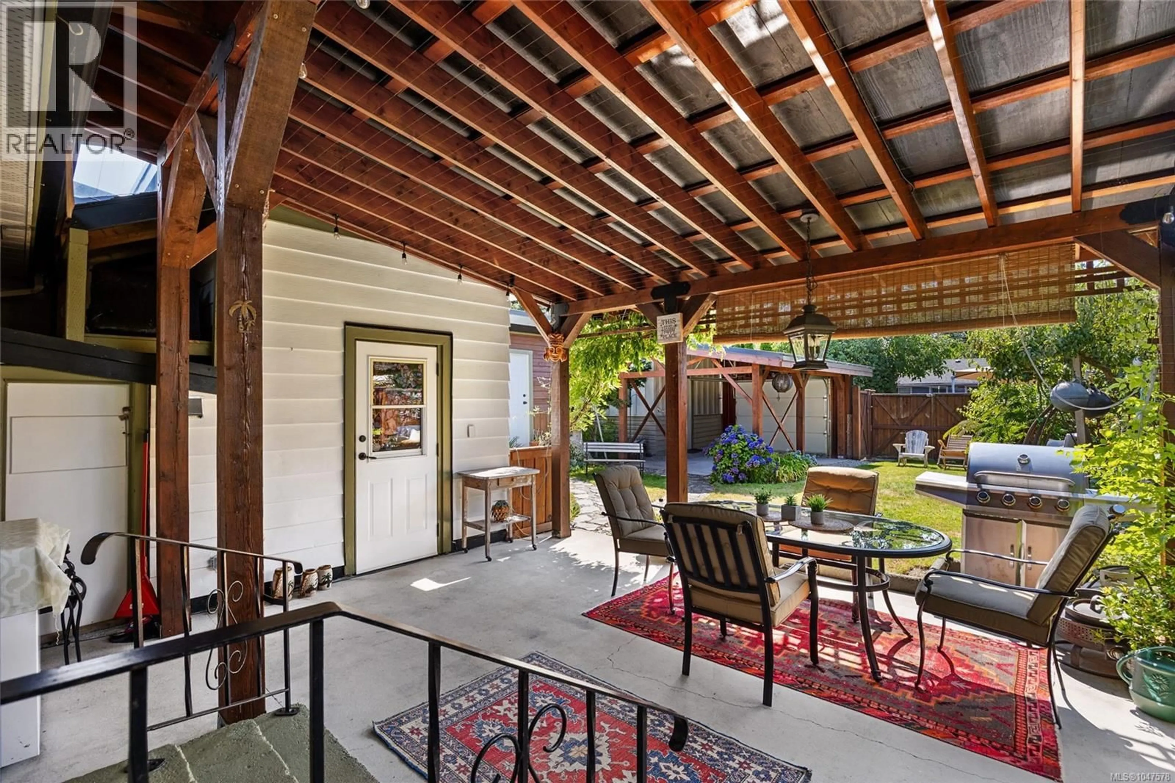 Patio, street for 1755 LEWIS AVENUE, Courtenay British Columbia V9N2Z1