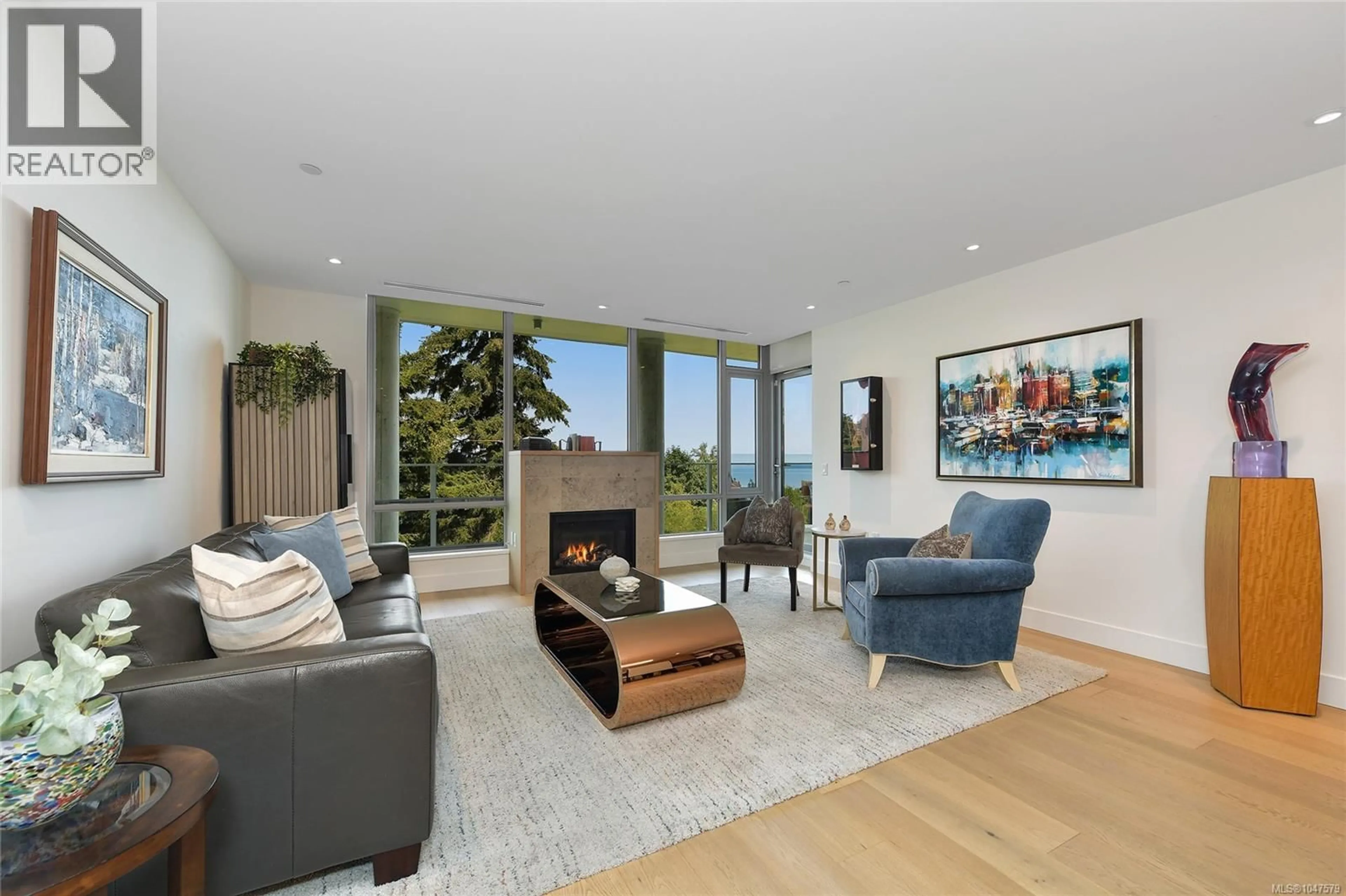 Living room with furniture, unknown for 202 - 5388 HILL RISE TERRACE, Saanich British Columbia V8Y3K2