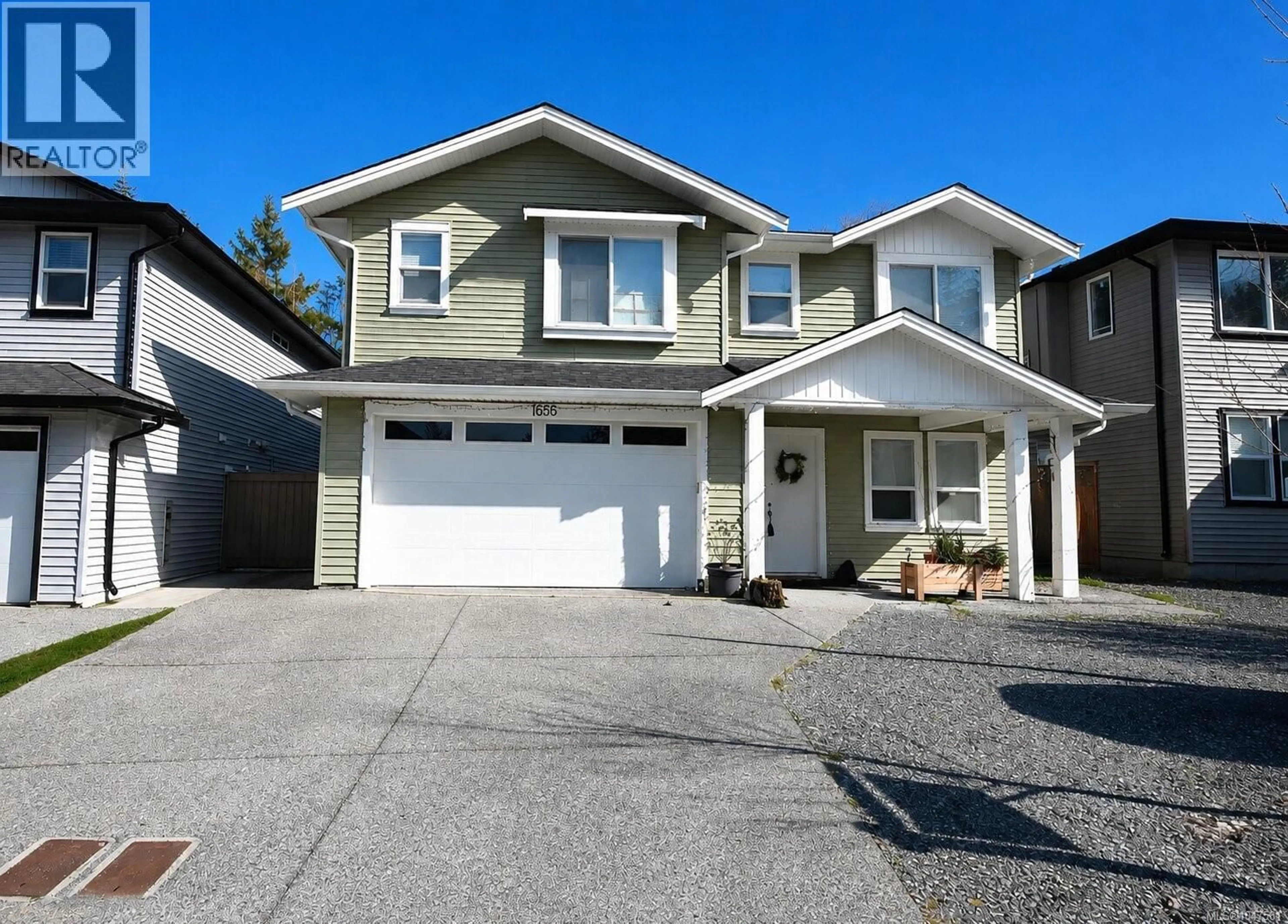 Home with vinyl exterior material, street for 1656 ROBERTA ROAD SOUTH, Nanaimo British Columbia V9X0B6