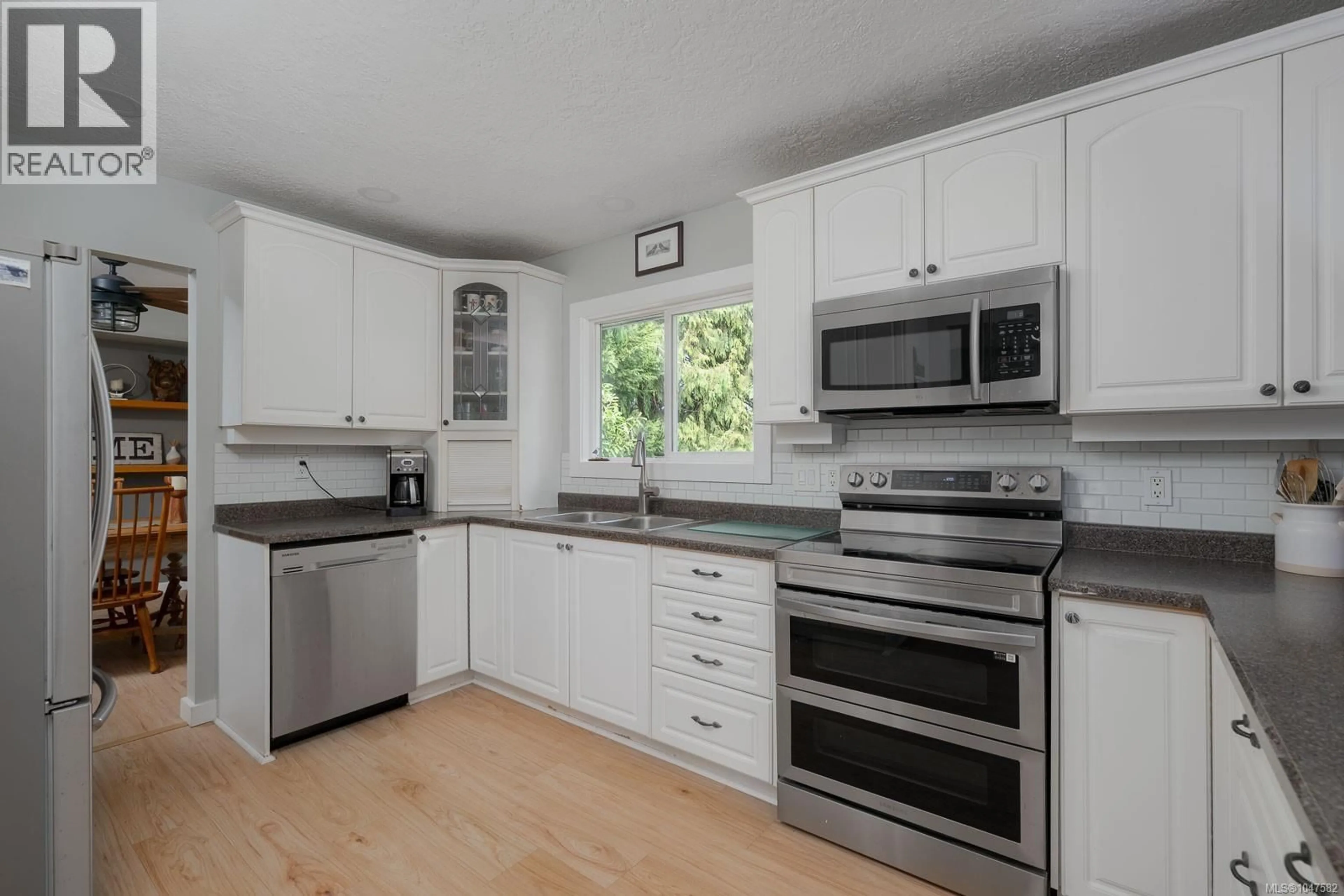 Standard kitchen, unknown for 7946 SOUTHWIND DRIVE, Lantzville British Columbia V0H2H0