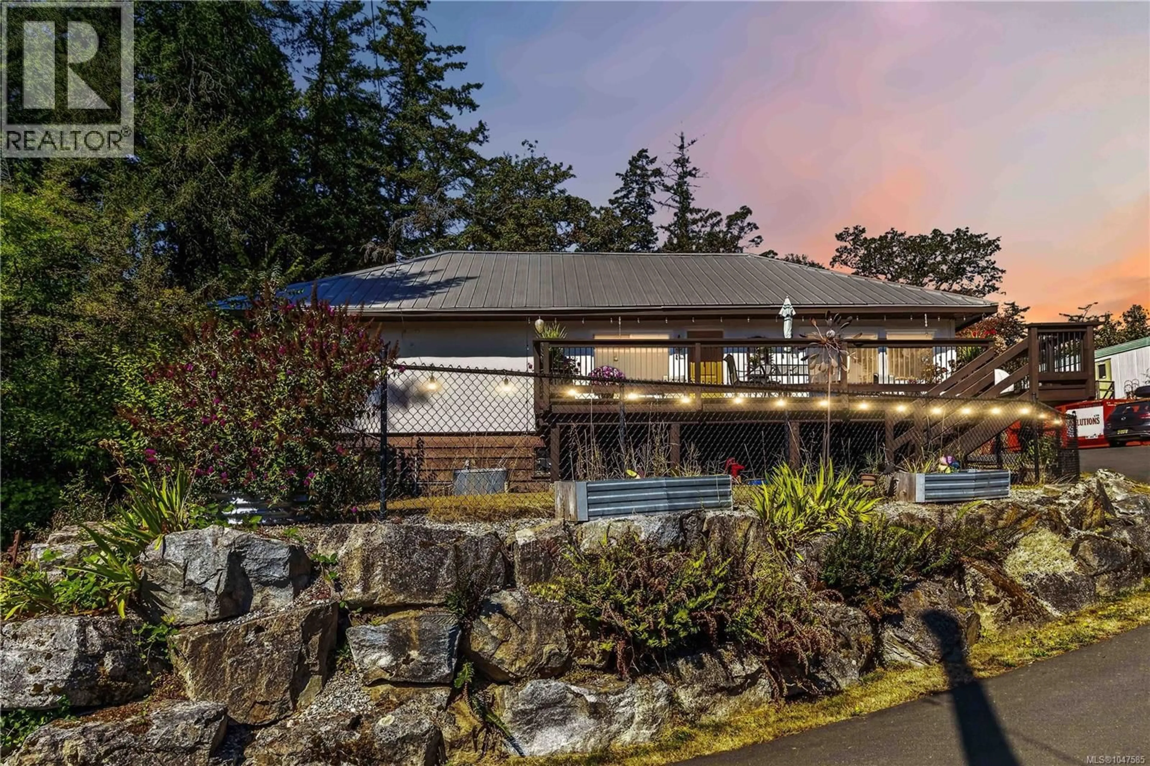 Patio, mountain view for 284 PROSPECT LAKE ROAD, Saanich British Columbia V9E1J7