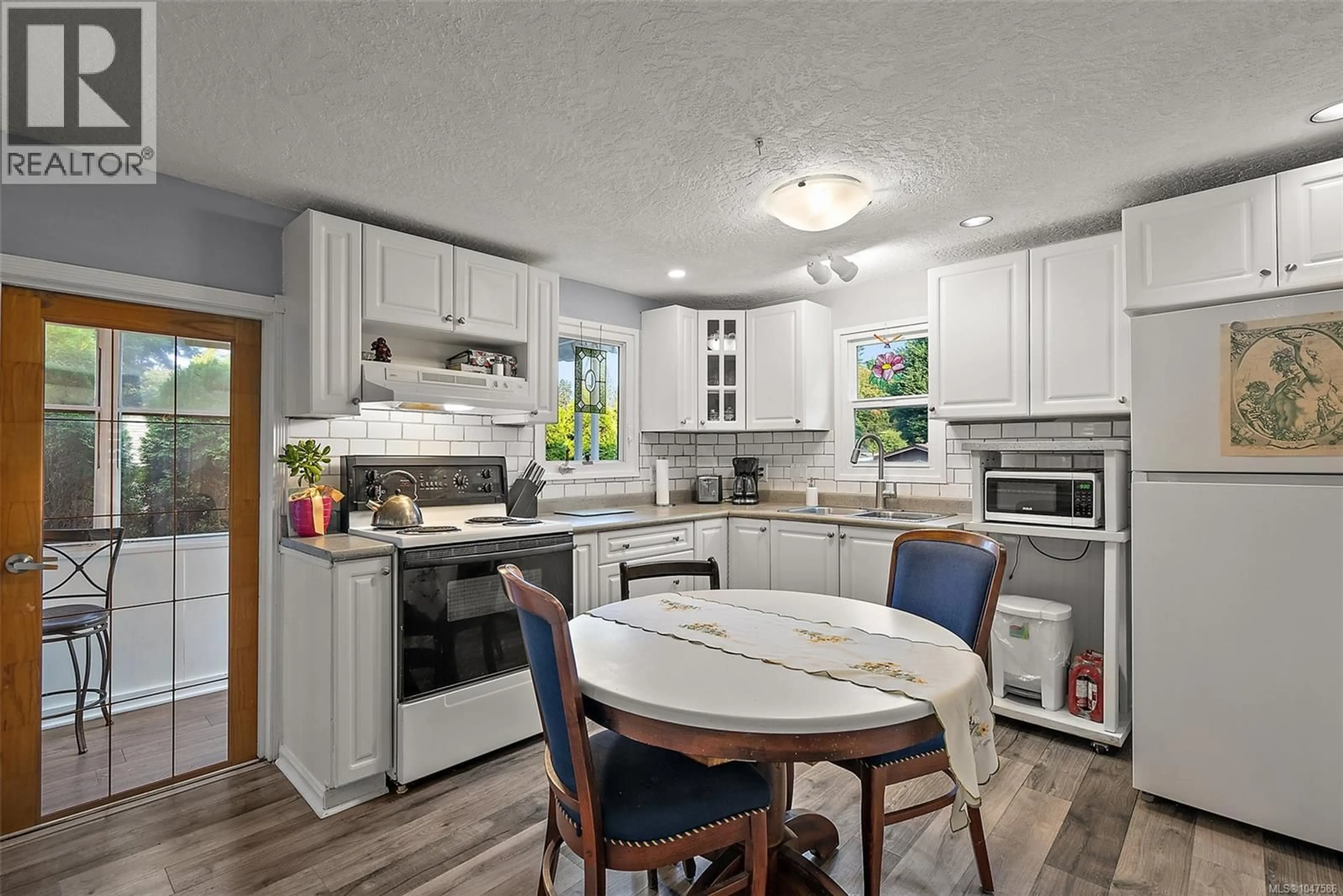 Open concept kitchen, ceramic/tile floor for 19 - 2587 SELWYN ROAD, Langford British Columbia V9B4V4