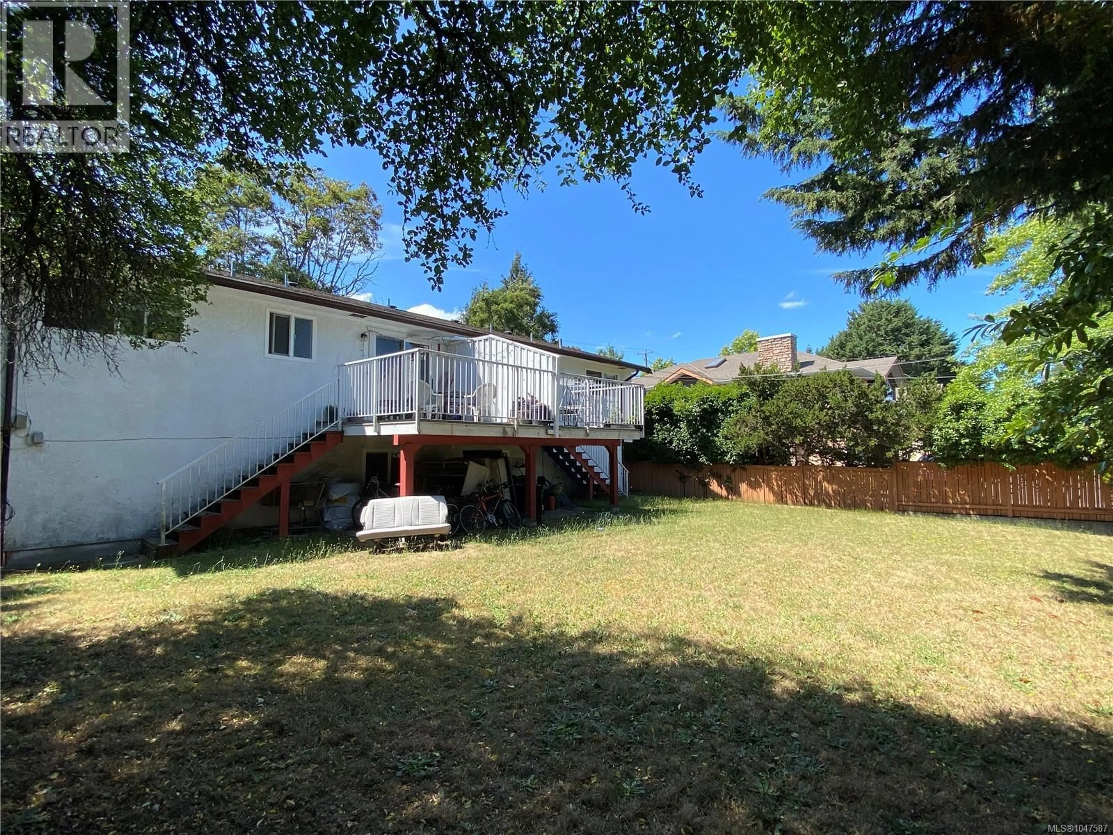 A pic from outside/outdoor area/front of a property/back of a property/a pic from drone, unknown for 3995 SHELBOURNE STREET, Saanich British Columbia V8N3E1