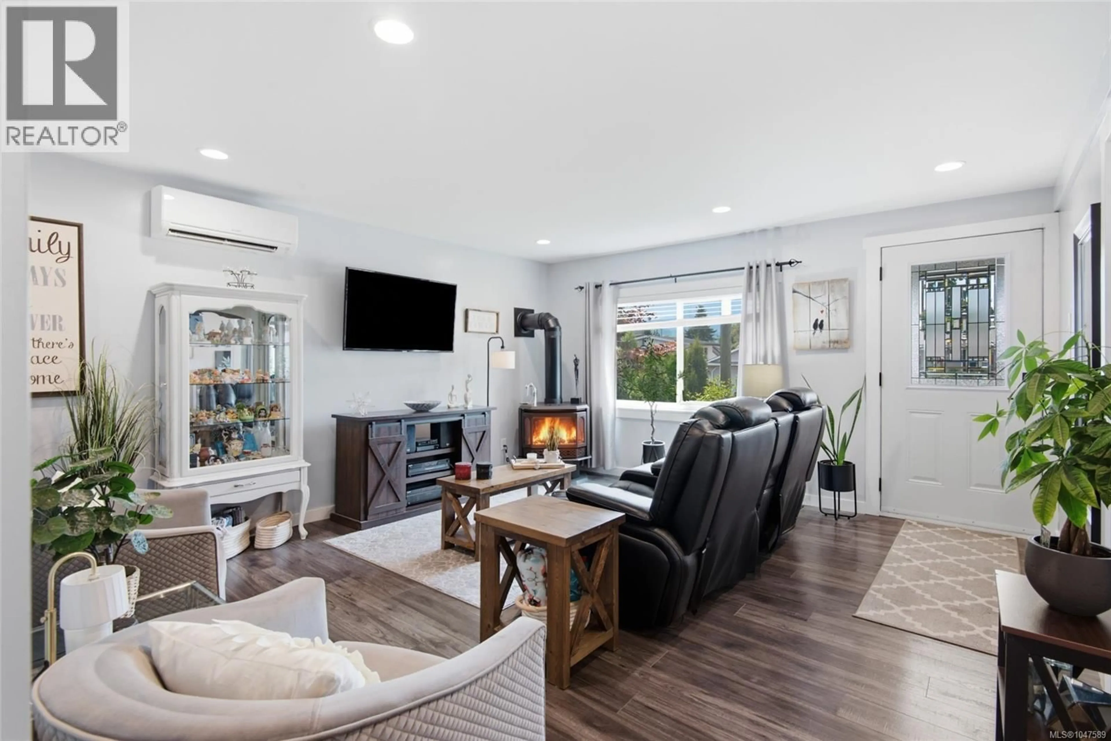 Living room with furniture, unknown for 4853 GERTRUDE STREET, Port Alberni British Columbia V9Y6K6