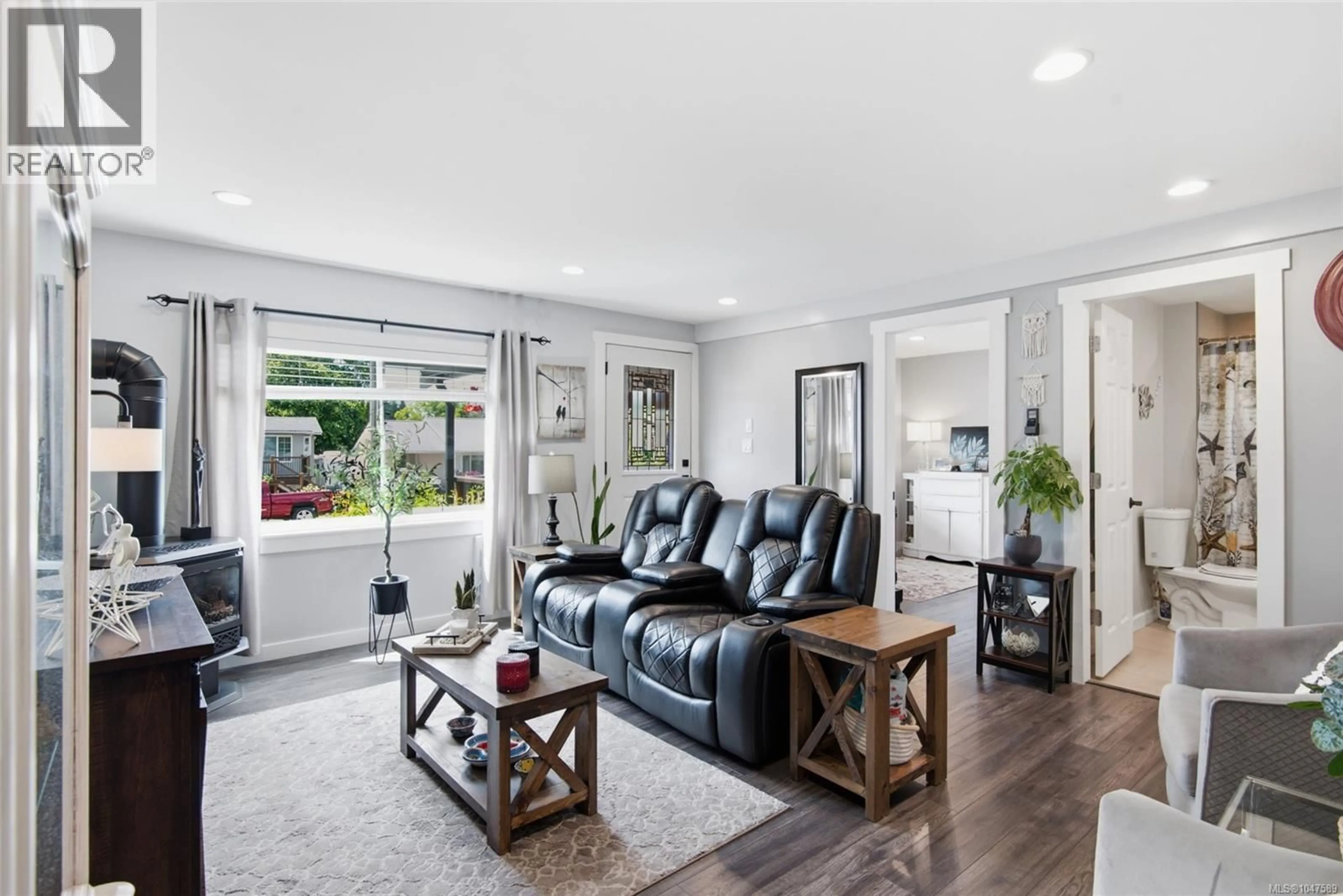 Living room with furniture, unknown for 4853 GERTRUDE STREET, Port Alberni British Columbia V9Y6K6