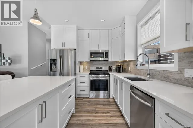 923 RANDALL PLACE, Langford 3