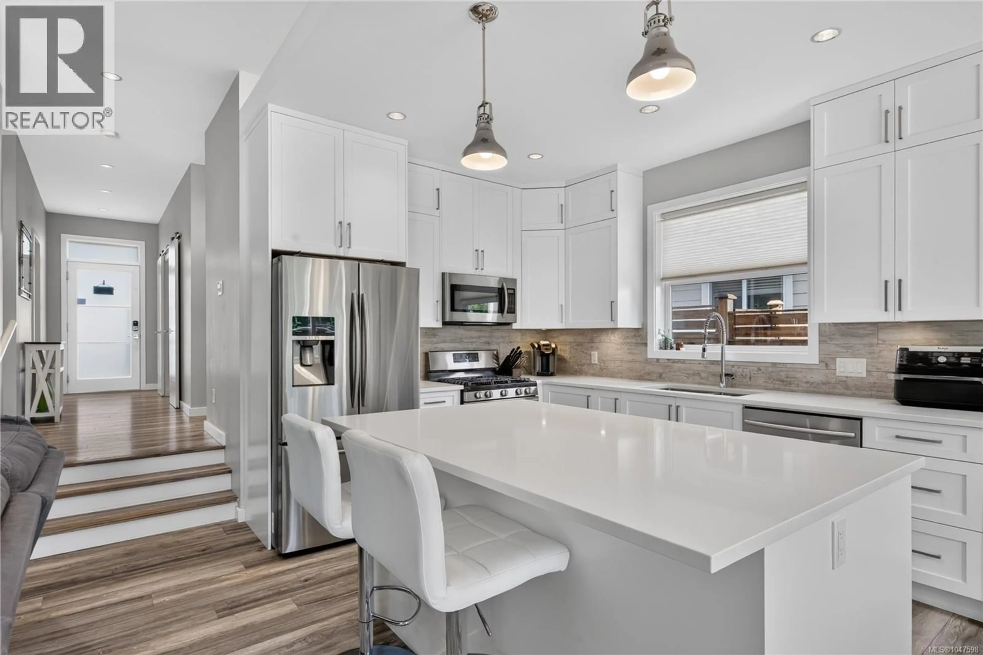 Open concept kitchen, ceramic/tile floor for 923 RANDALL PLACE, Langford British Columbia V9B5W1