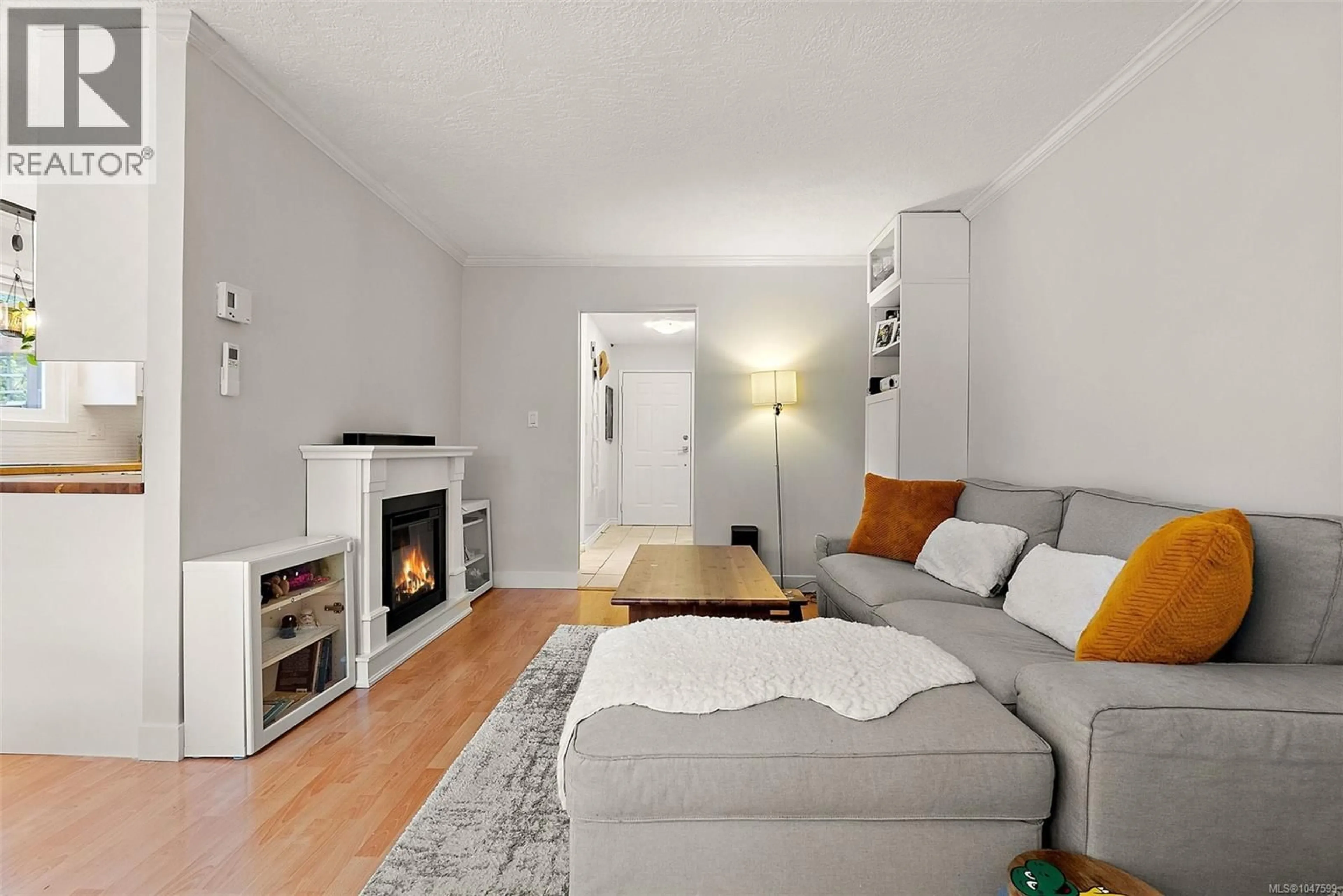 Living room with furniture, wood/laminate floor for 191 ATKINS ROAD, View Royal British Columbia V9B2Z9