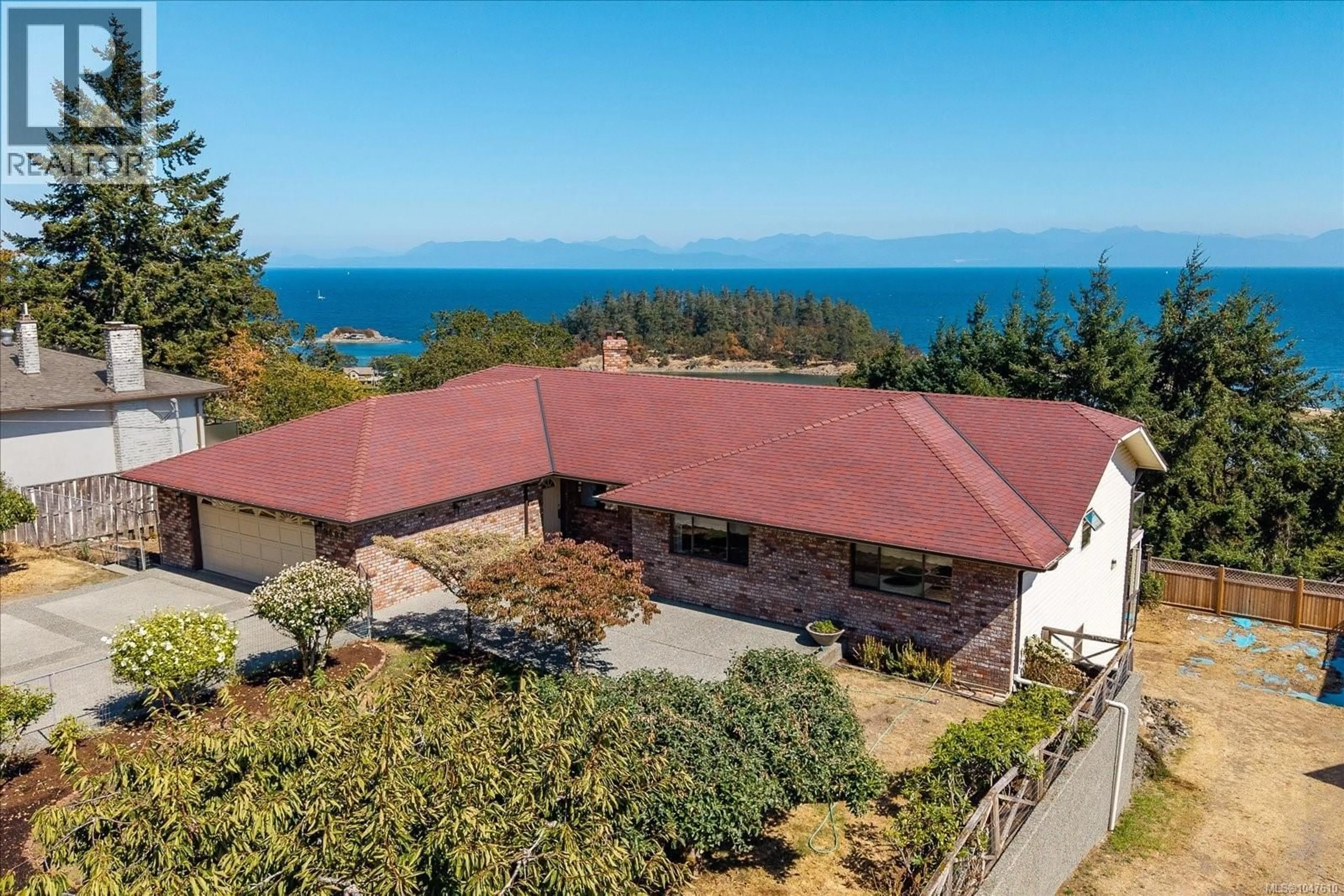A pic from outside/outdoor area/front of a property/back of a property/a pic from drone, water/lake/river/ocean view for 3596 OAKRIDGE DRIVE, Nanaimo British Columbia V9T1M4