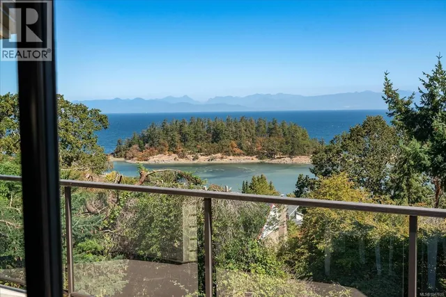 3596 OAKRIDGE DRIVE, Nanaimo 2