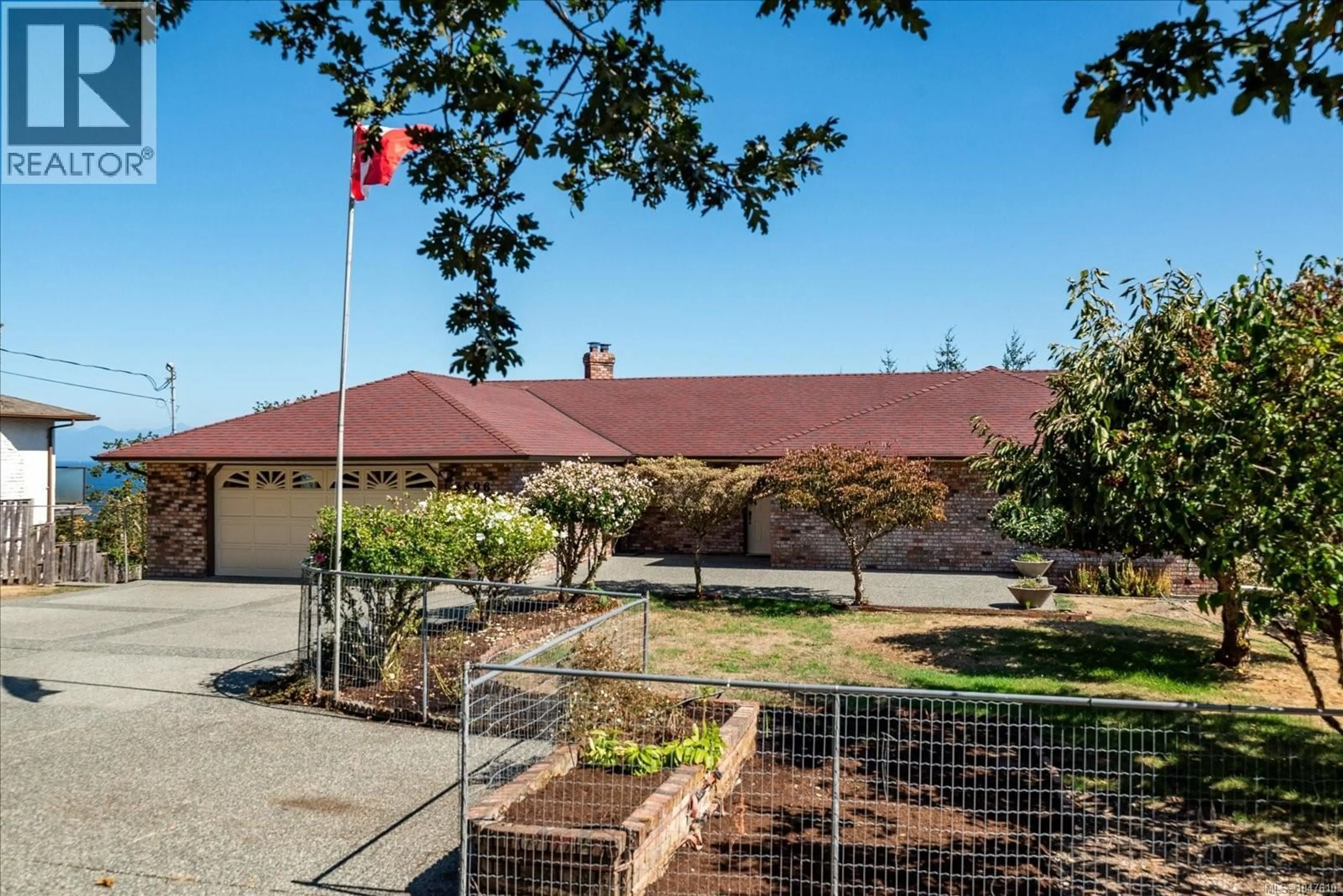 A pic from outside/outdoor area/front of a property/back of a property/a pic from drone, mountain view for 3596 OAKRIDGE DRIVE, Nanaimo British Columbia V9T1M4