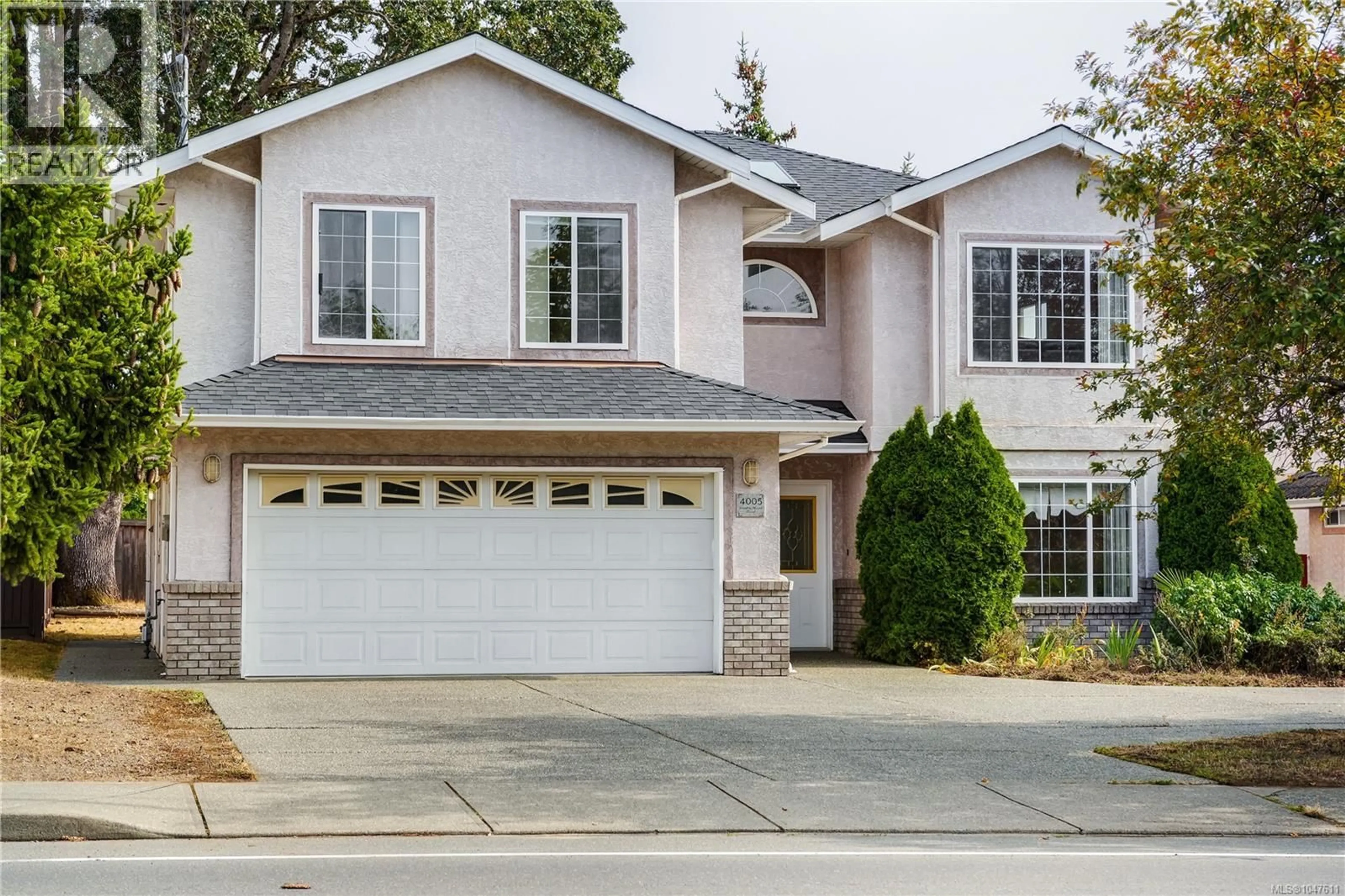 Home with vinyl exterior material, street for 4005 GORDON HEAD ROAD, Saanich British Columbia V8N3X4